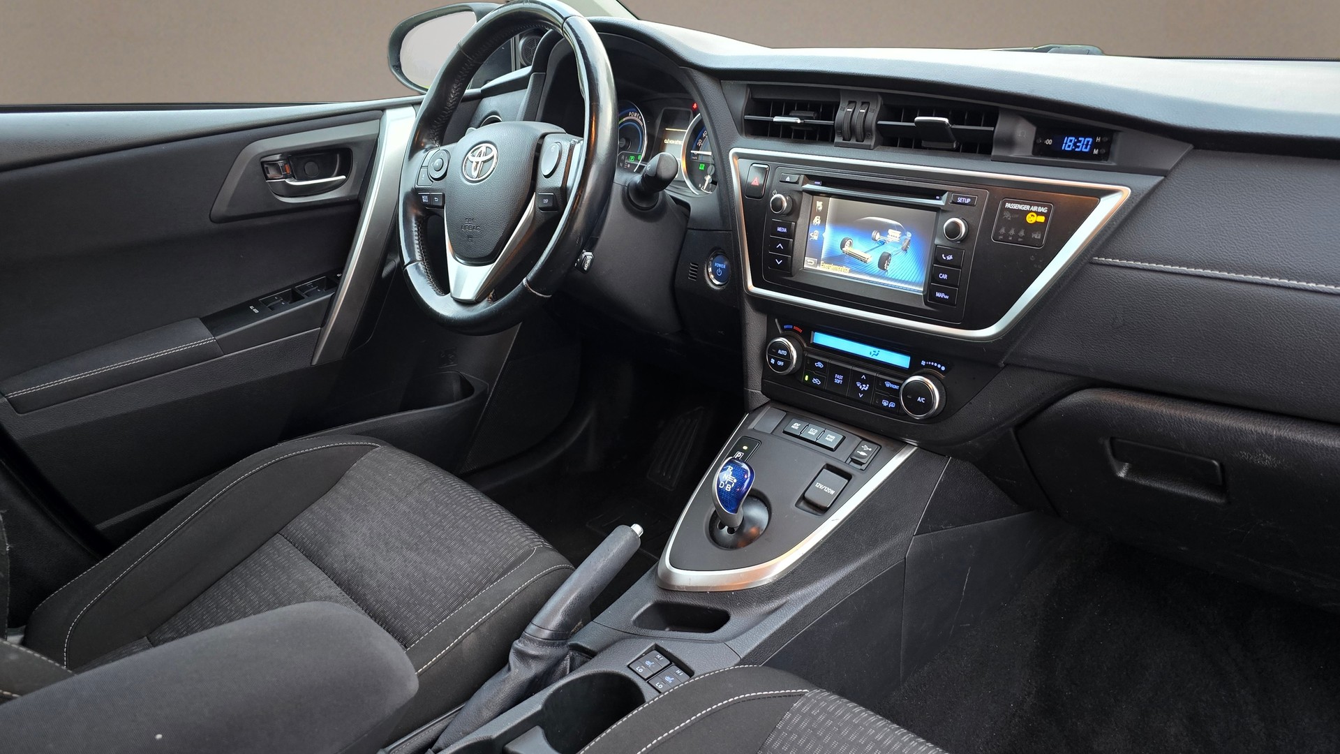 TOYOTA Auris 1.8 16V HSD Linea Trend-image-14