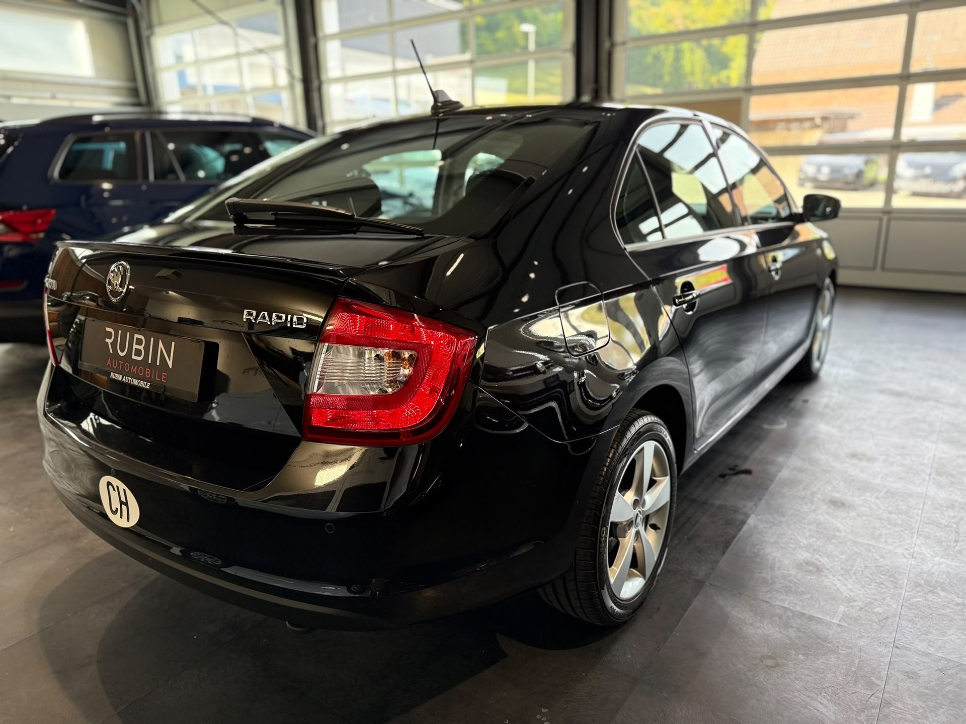 SKODA Rapid 1.4 TSI Elegance DSG-showroom-element-3