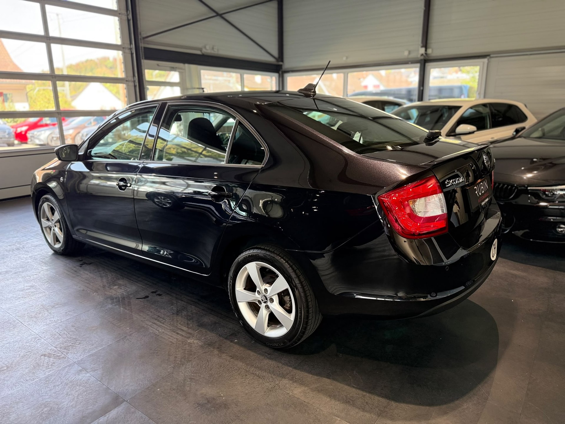 SKODA Rapid 1.4 TSI Elegance DSG-showroom-element-1