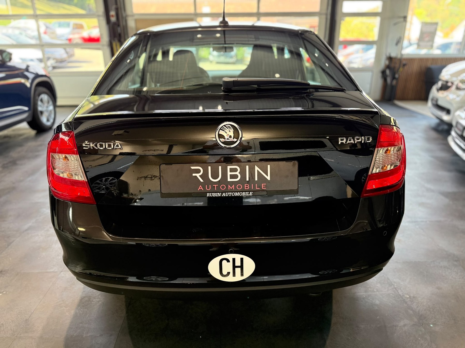 SKODA Rapid 1.4 TSI Elegance DSG-showroom-element-2