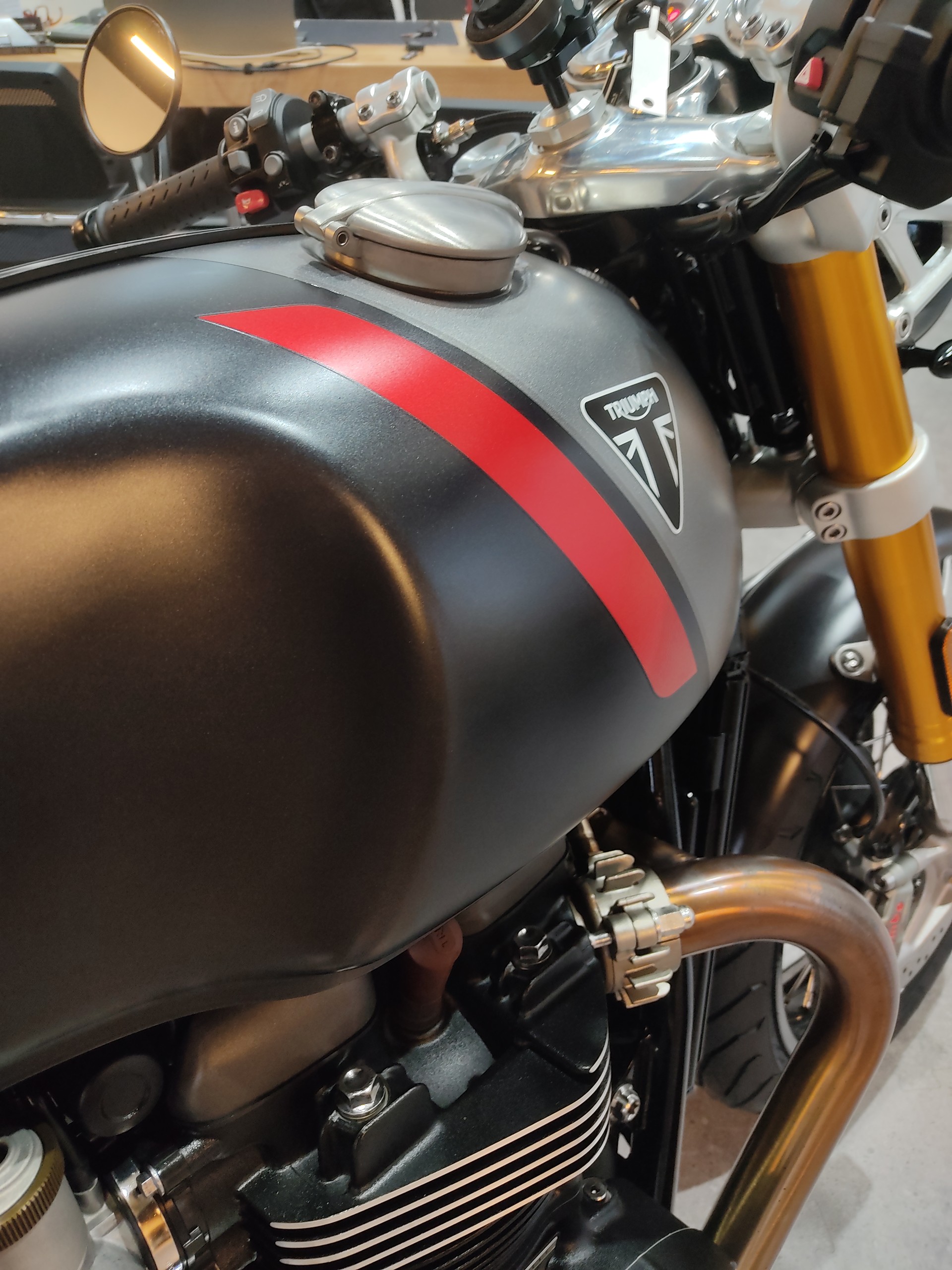 TRIUMPH Thruxton 1200 i RS ABS-image-3