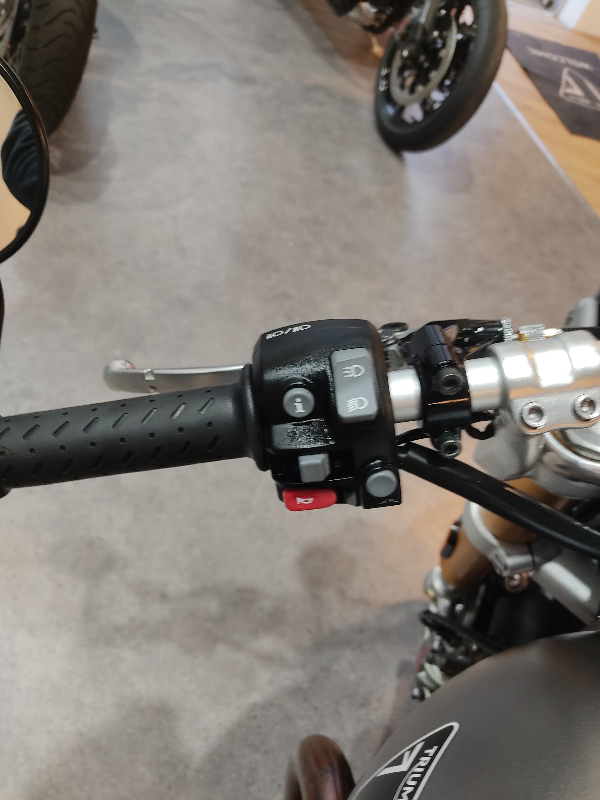 TRIUMPH Thruxton 1200 i RS ABS-image-7