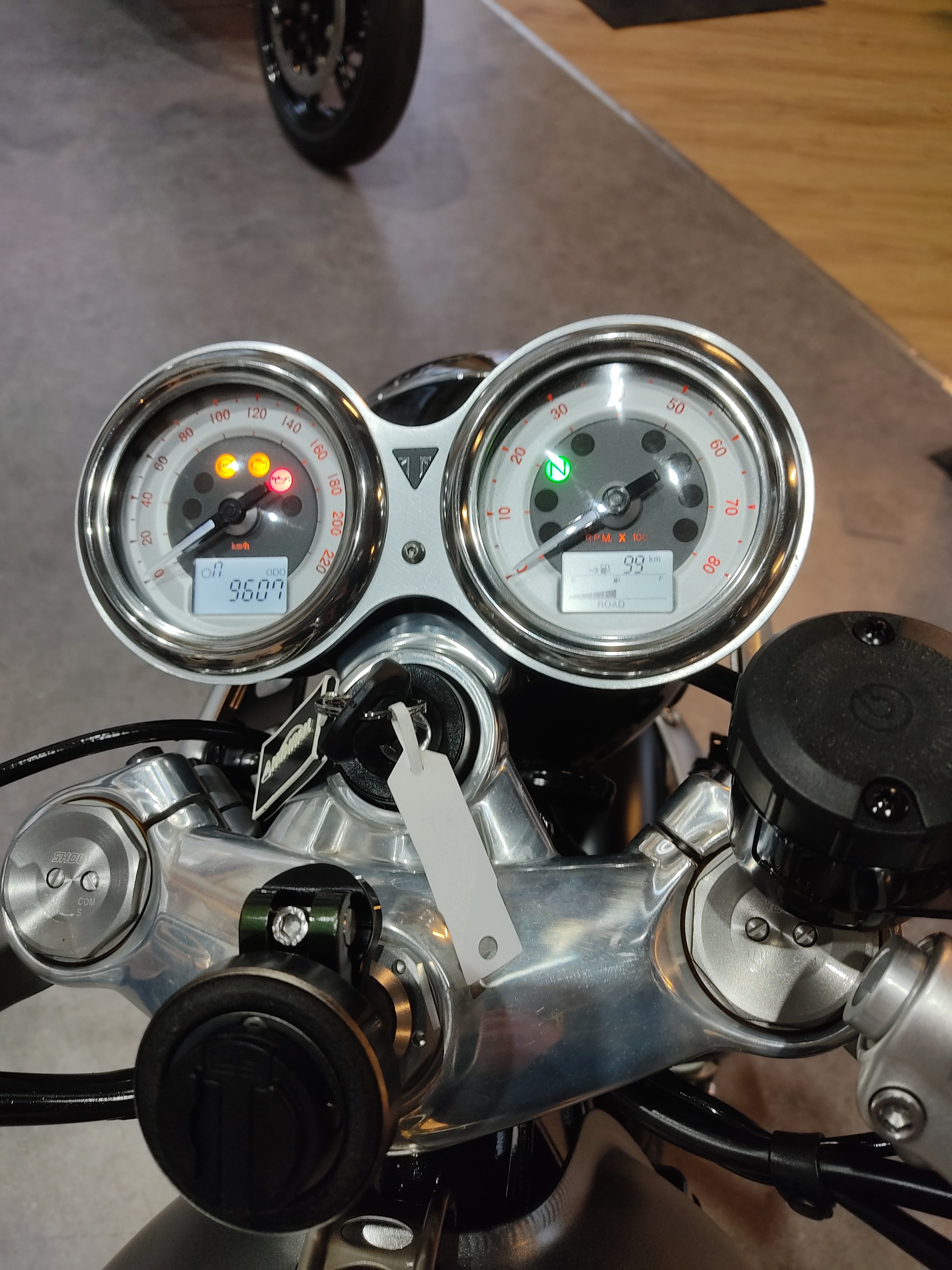 TRIUMPH Thruxton 1200 i RS ABS-image-8