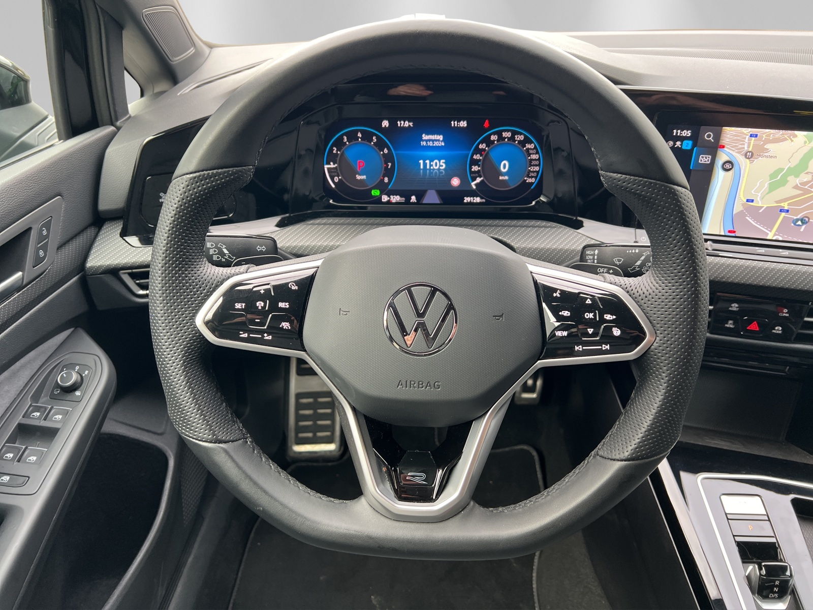 VW Golf VIII 1.5 eTSI R-Line DSG-image-10