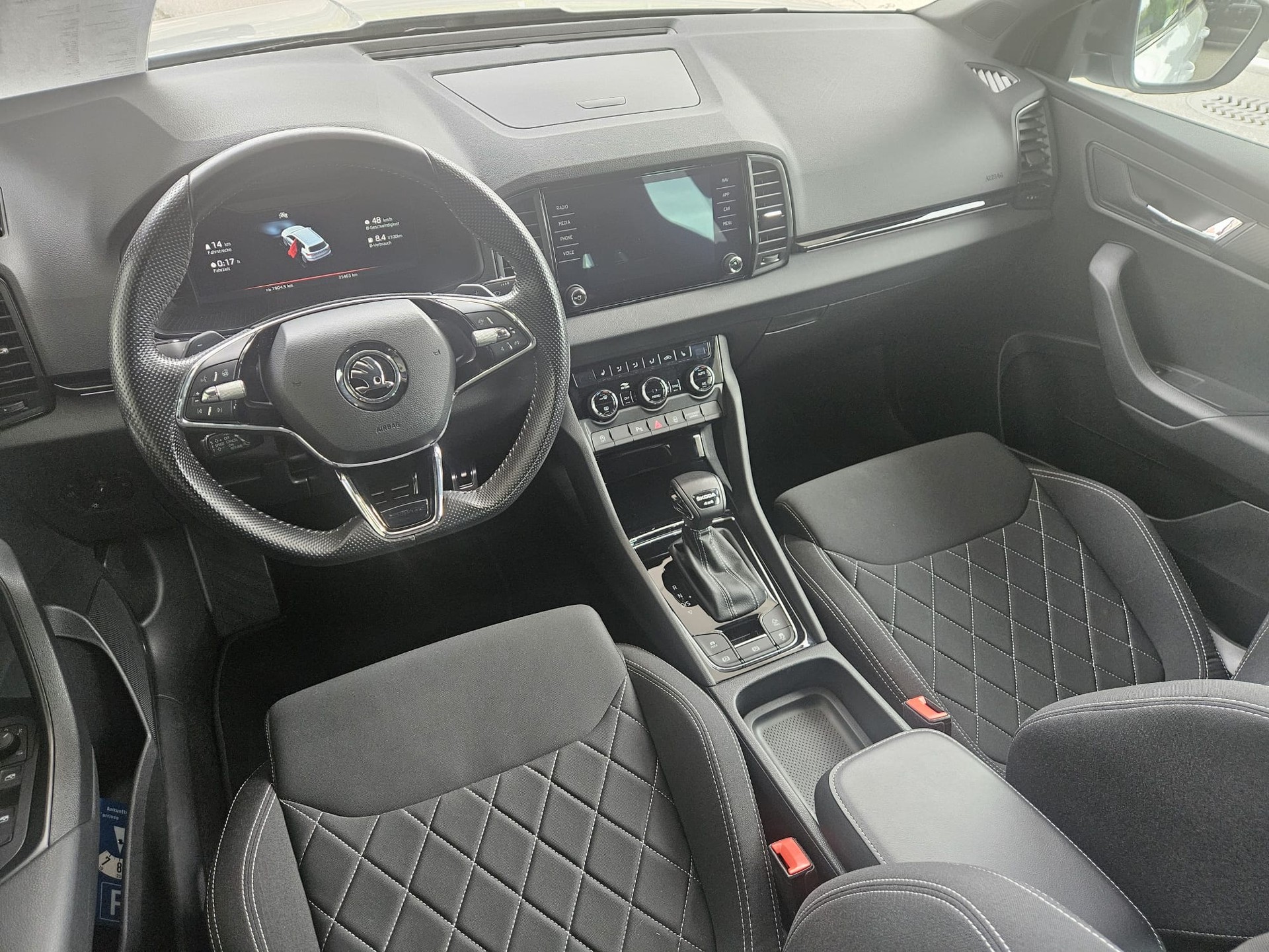SKODA Karoq 2.0 TDI CR Sport Line 4x4 DSG-image-4
