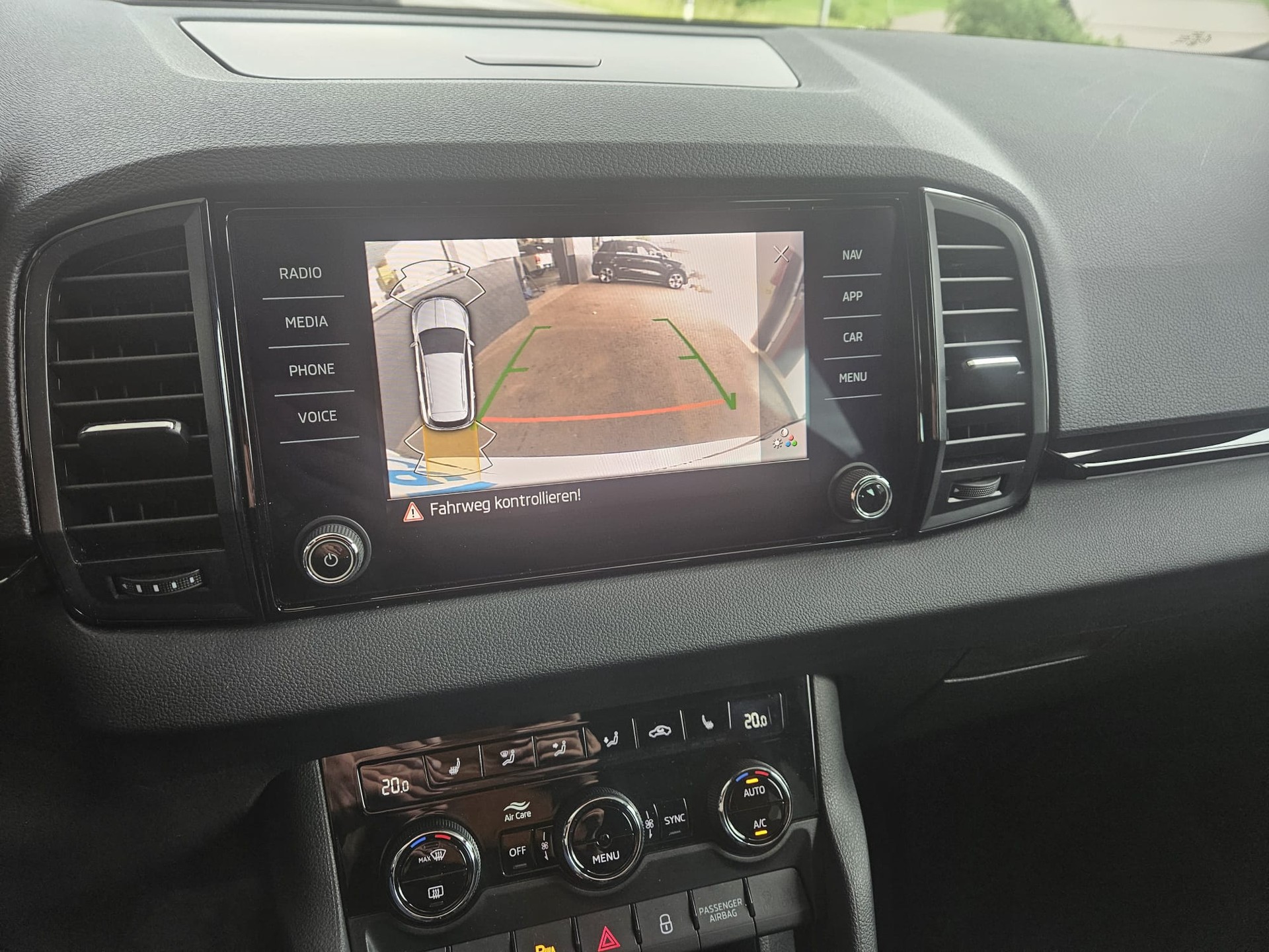 SKODA Karoq 2.0 TDI CR Sport Line 4x4 DSG-image-7
