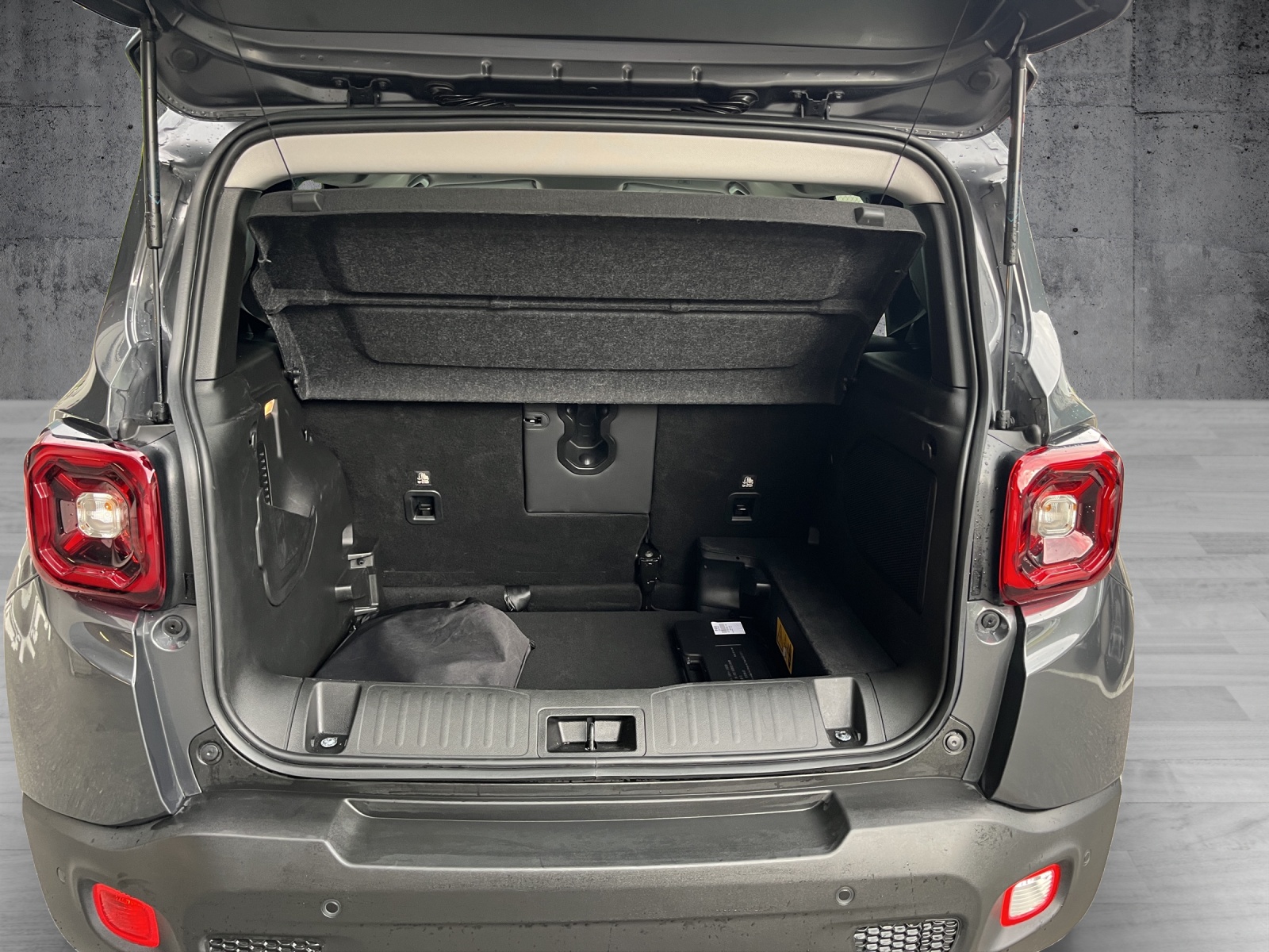 JEEP Renegade 1.3 Swiss Limited Plus 4xe-image-13