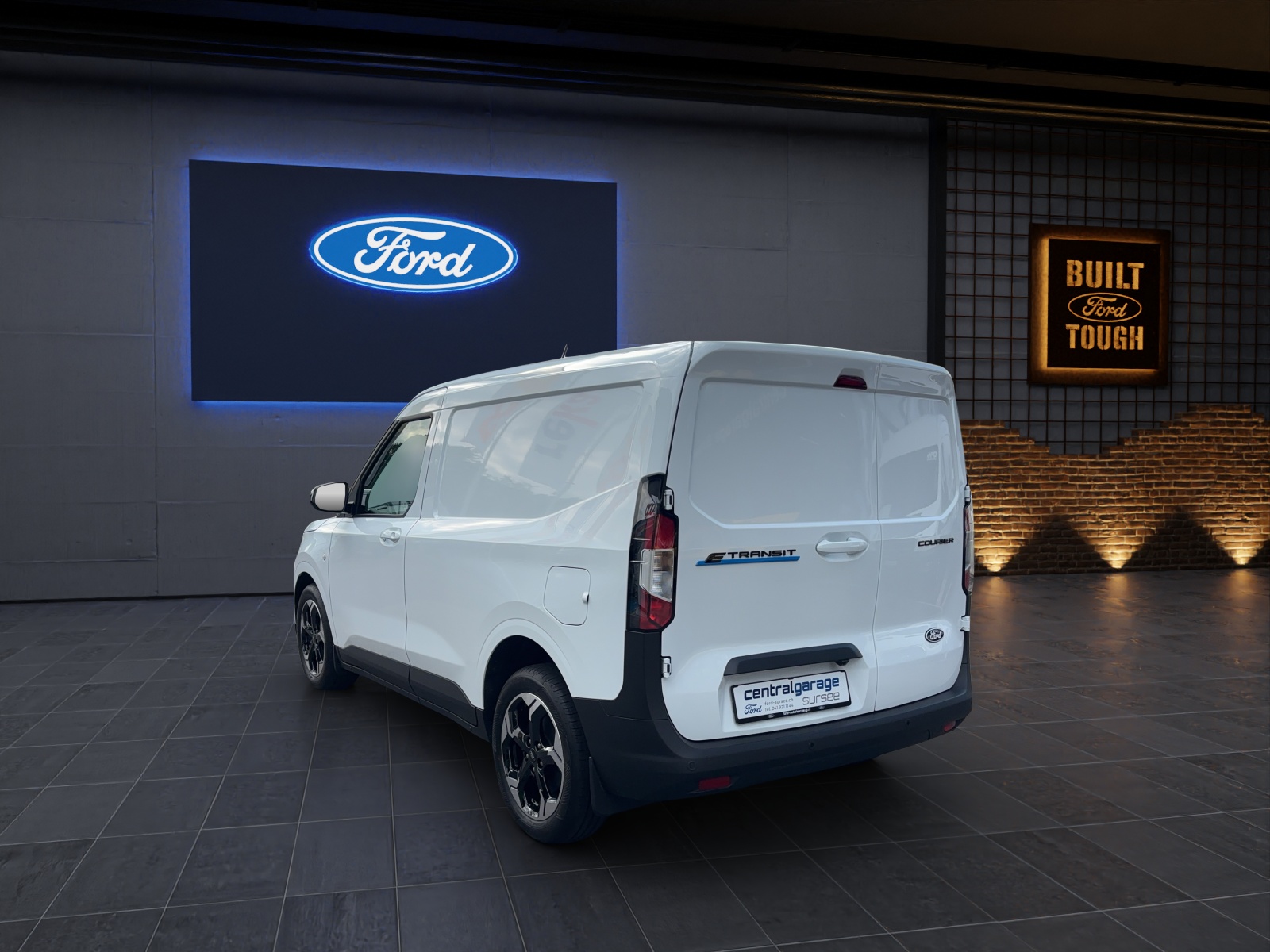 FORD E-Transit Courier Van 136 PS Limited-showroom-element-2