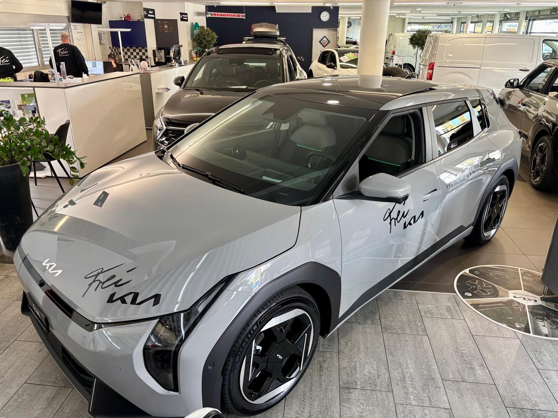 KIA EV4 81 kWh Earth+-showroom-element-2