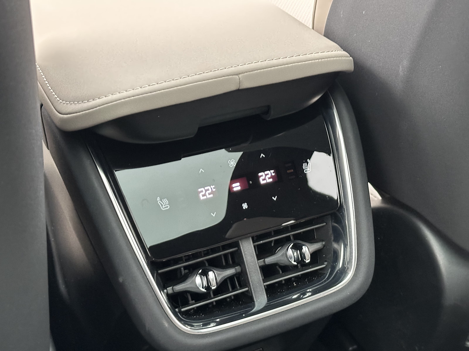 VOLVO EX 90 Twin Ultra AWD-image-12