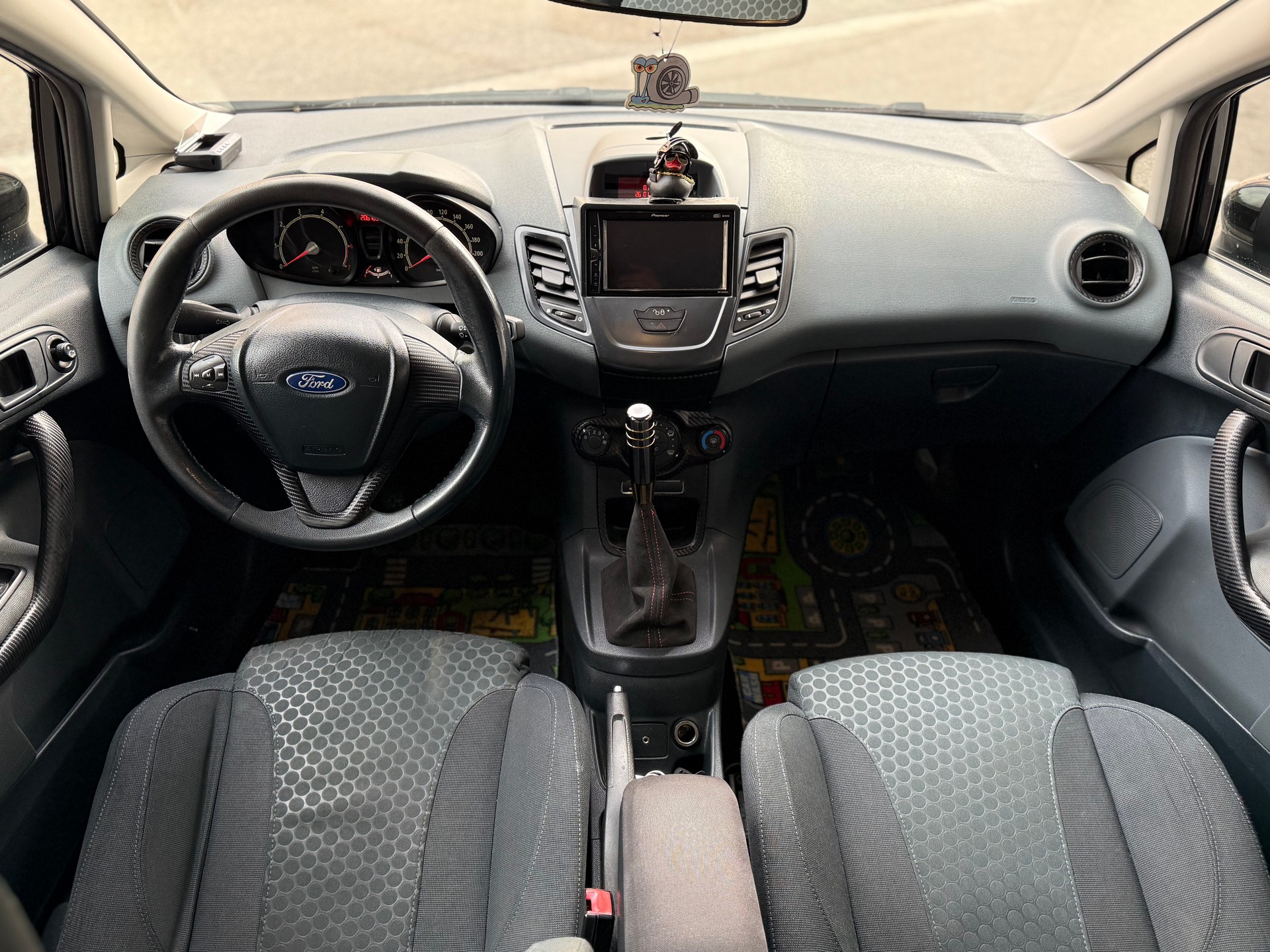FORD Fiesta 1.6 16V Titanium-image-6