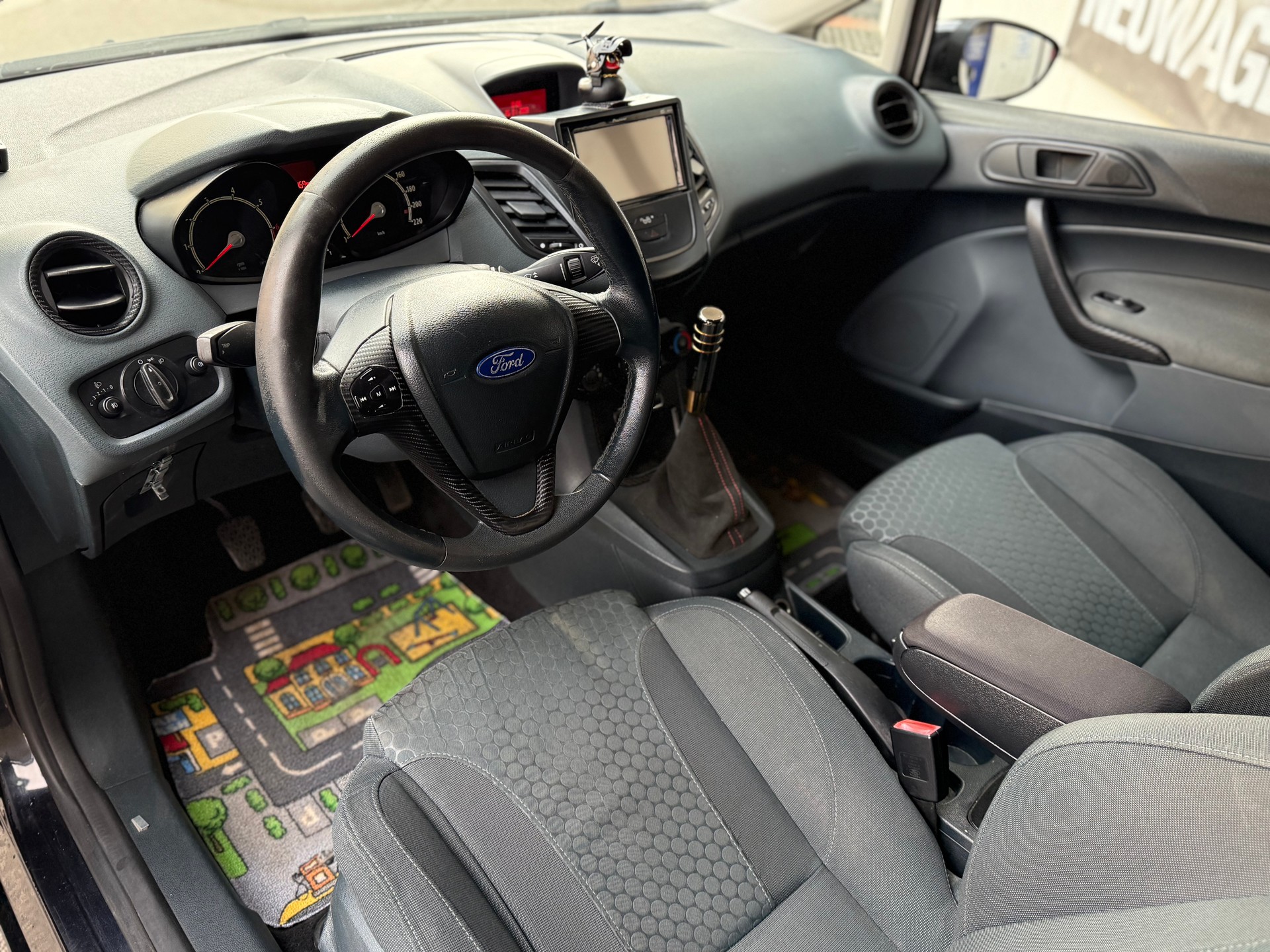 FORD Fiesta 1.6 16V Titanium-image-9