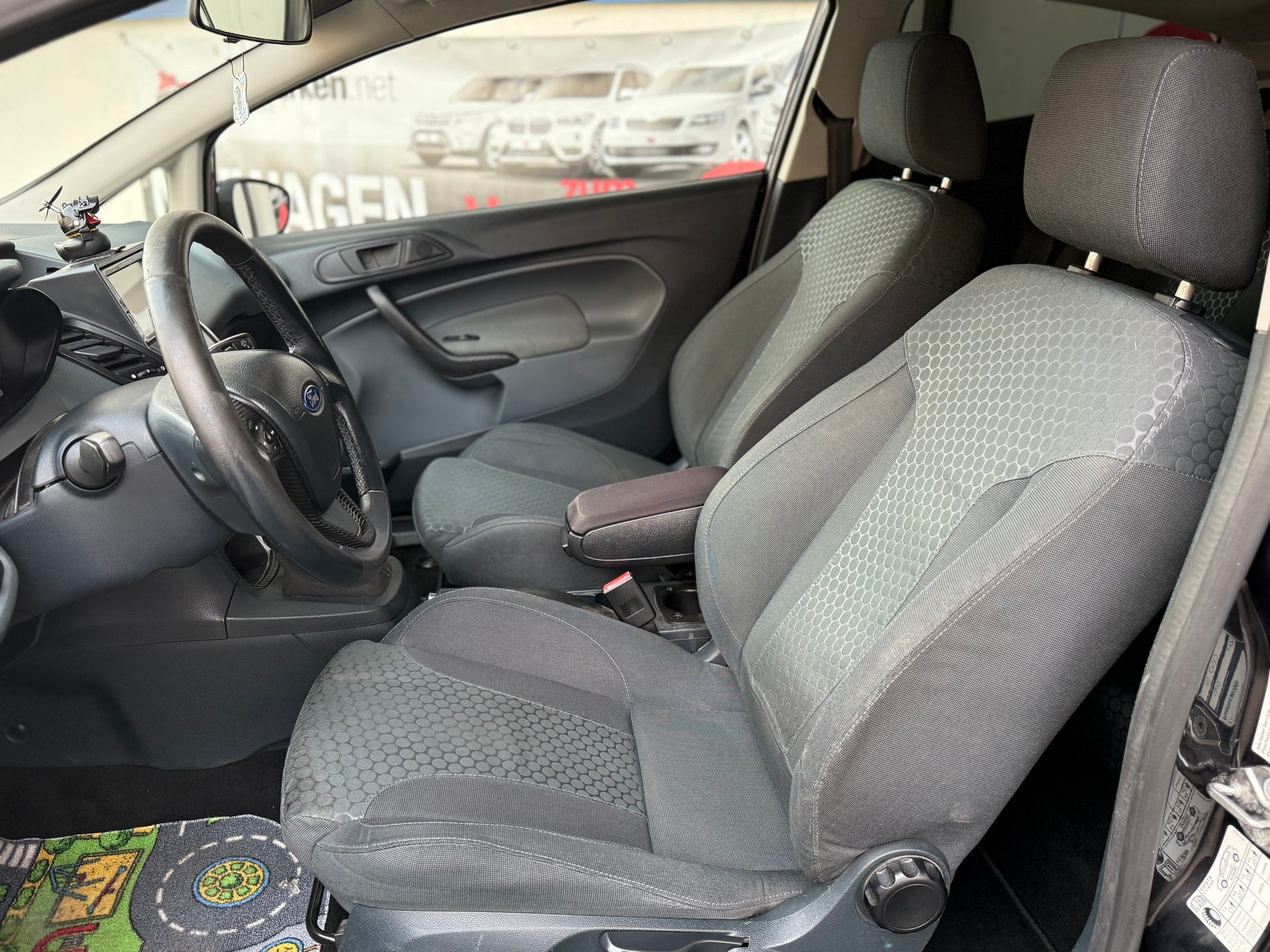 FORD Fiesta 1.6 16V Titanium-image-10