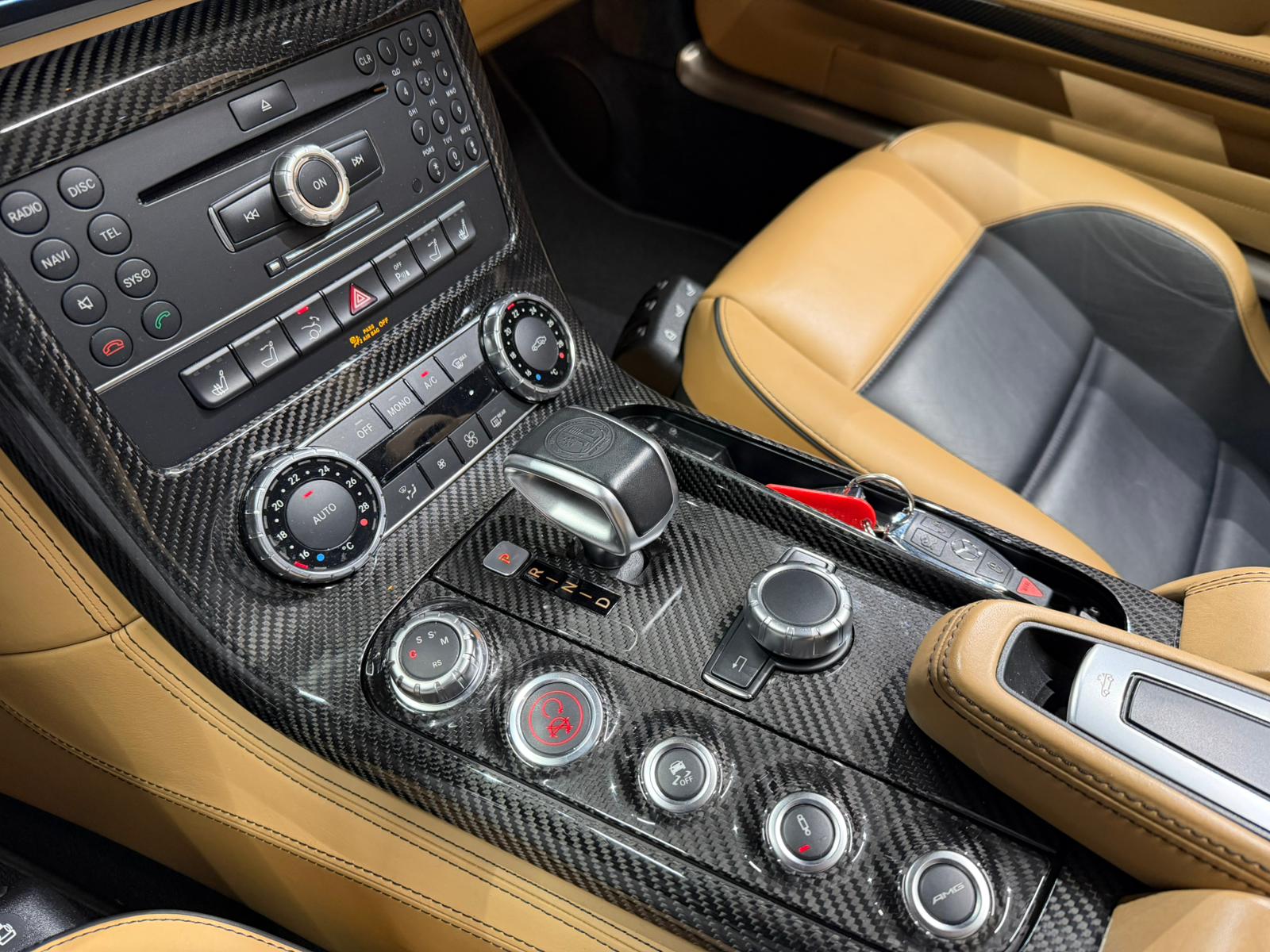 MERCEDES-BENZ SLS 63 AMG Speedshift-image-19