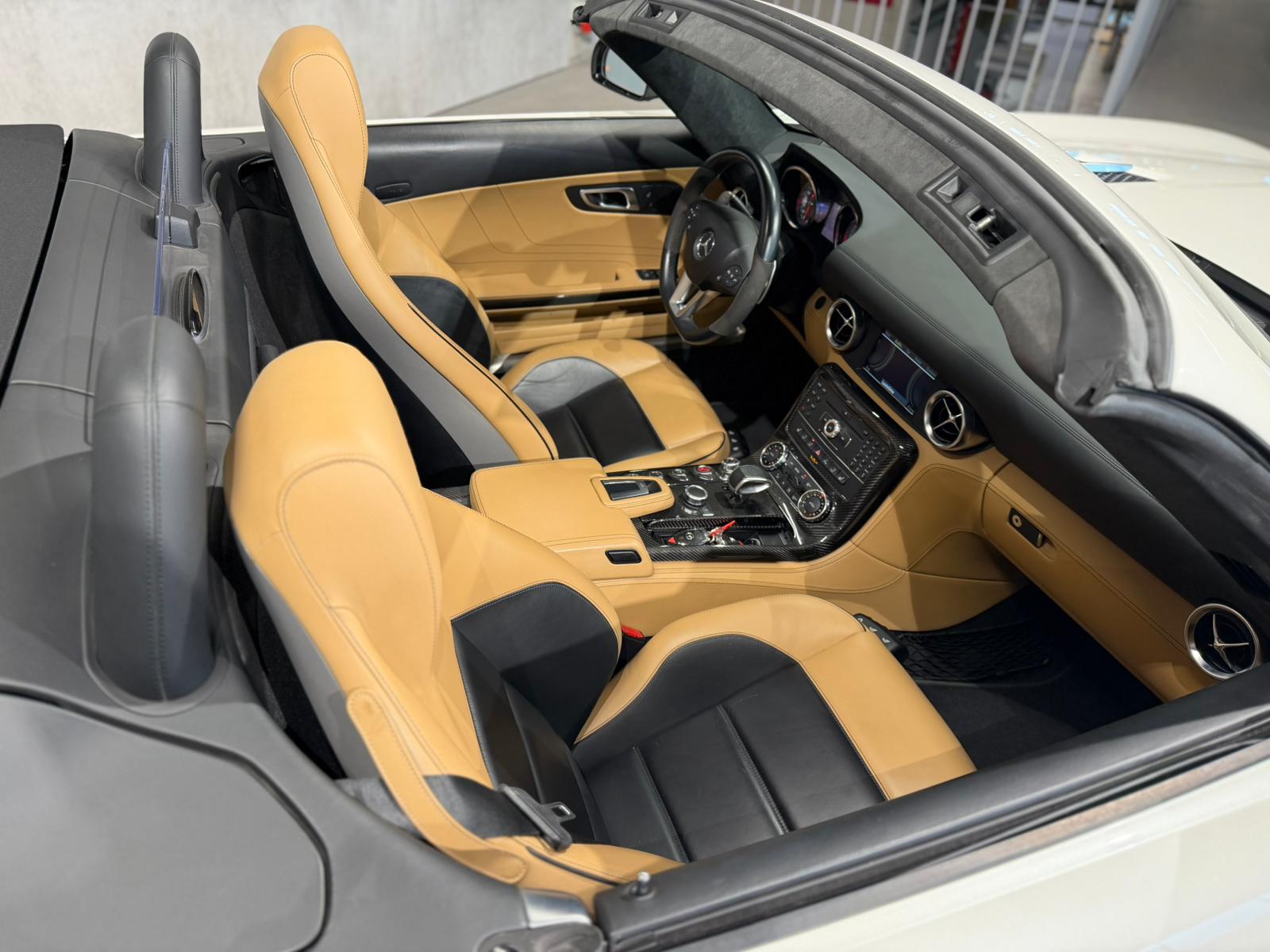 MERCEDES-BENZ SLS 63 AMG Speedshift-image-17
