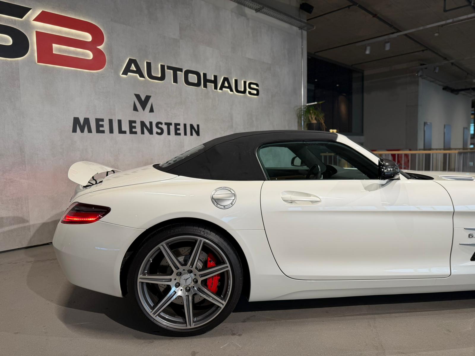 MERCEDES-BENZ SLS 63 AMG Speedshift-image-24
