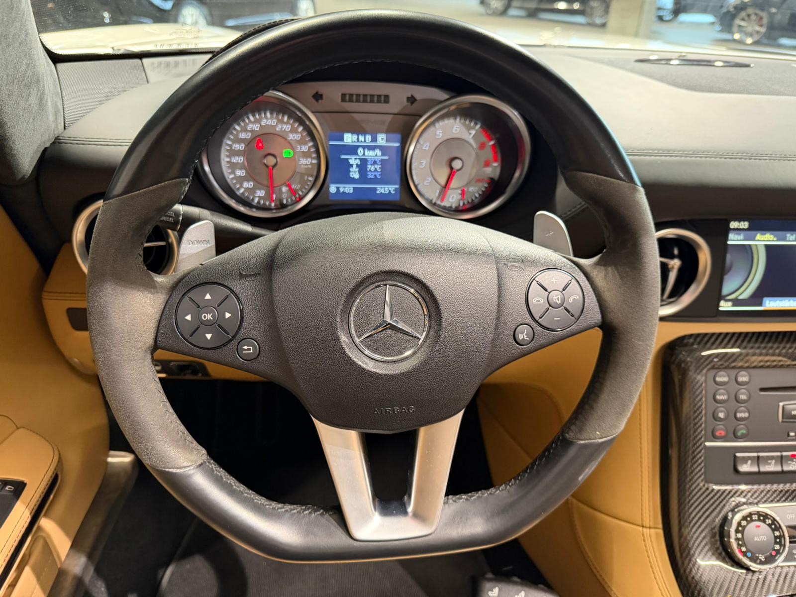 MERCEDES-BENZ SLS 63 AMG Speedshift-image-23