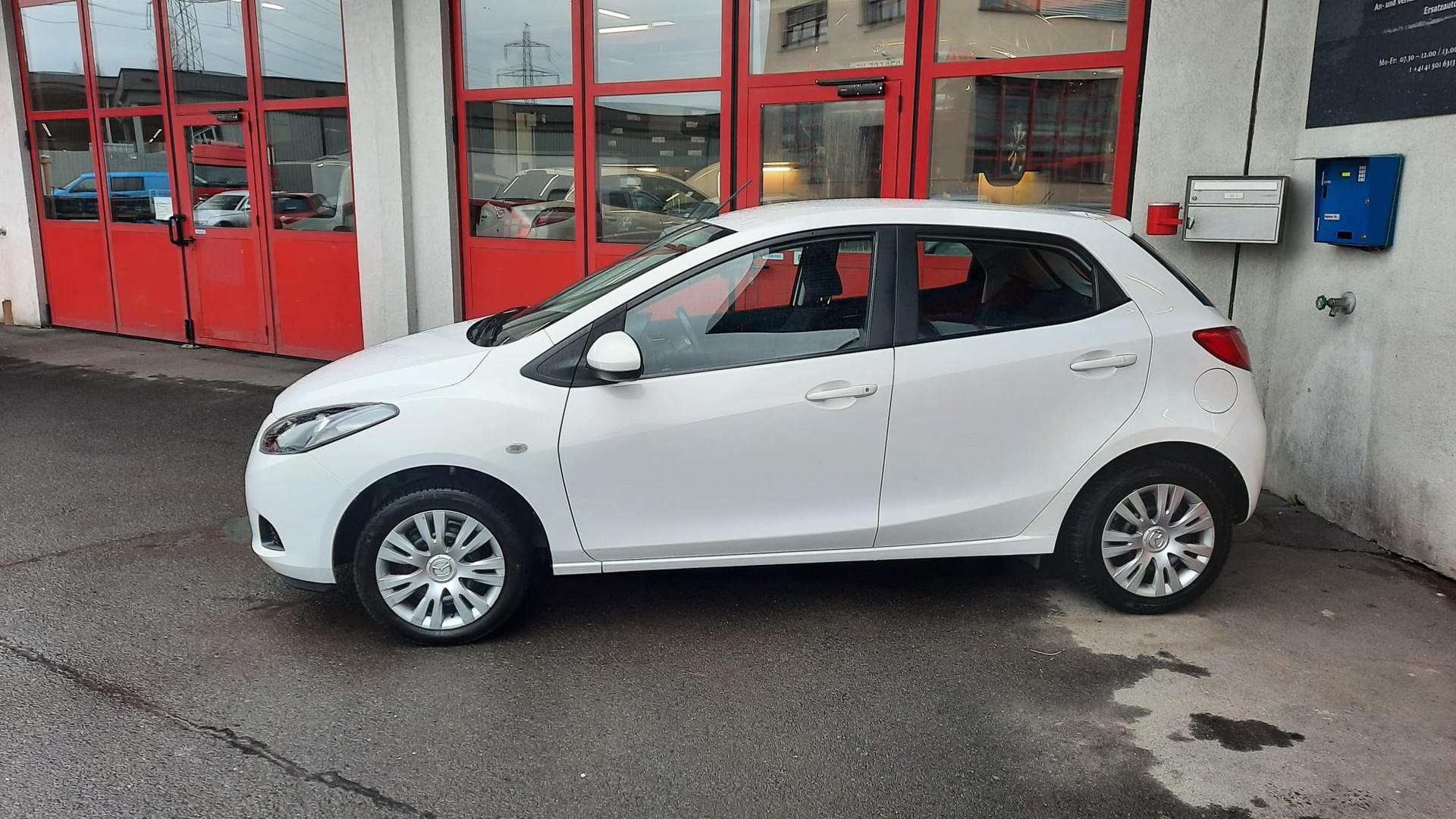 MAZDA 2 1.5i 16V City Sport 1 Automatic-showroom-element-2