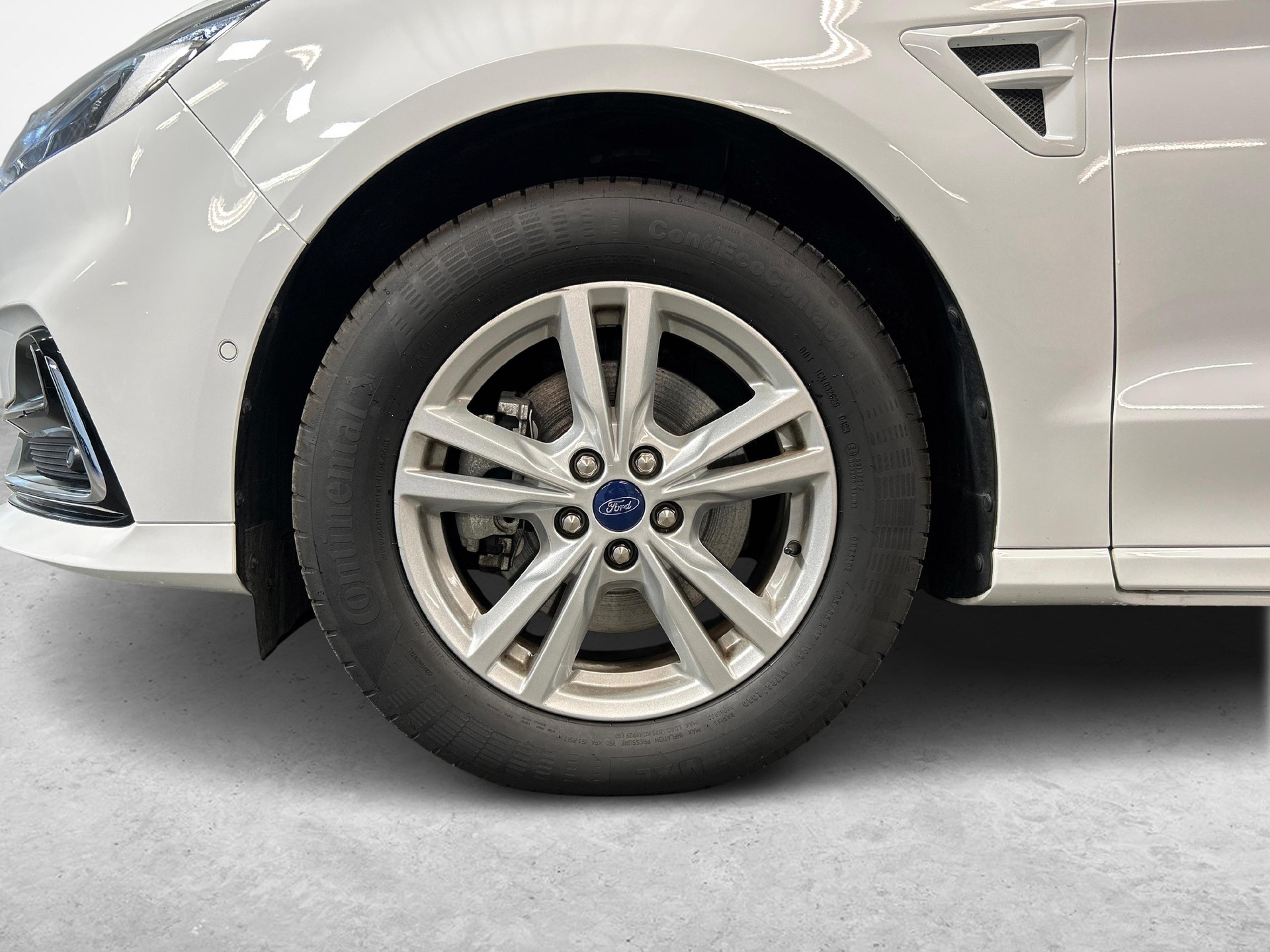 FORD S-Max 2.5 Hybrid Titanium-image-10