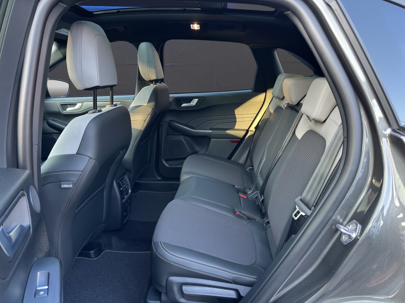 FORD Kuga 2.5i FHEV FULL-HYBRID 183 PS Sound Edition 4x4 AUTOMAT-image-12