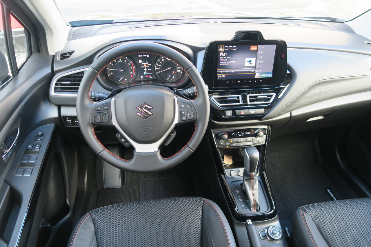 SUZUKI S-Cross 1.4 T Black Edition Top Hybrid 4x4-image-4