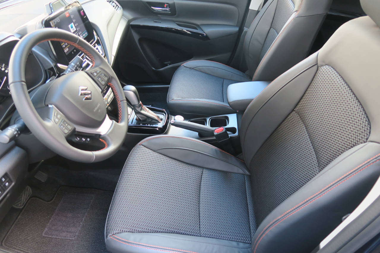 SUZUKI S-Cross 1.4 T Black Edition Top Hybrid 4x4-showroom-element-3