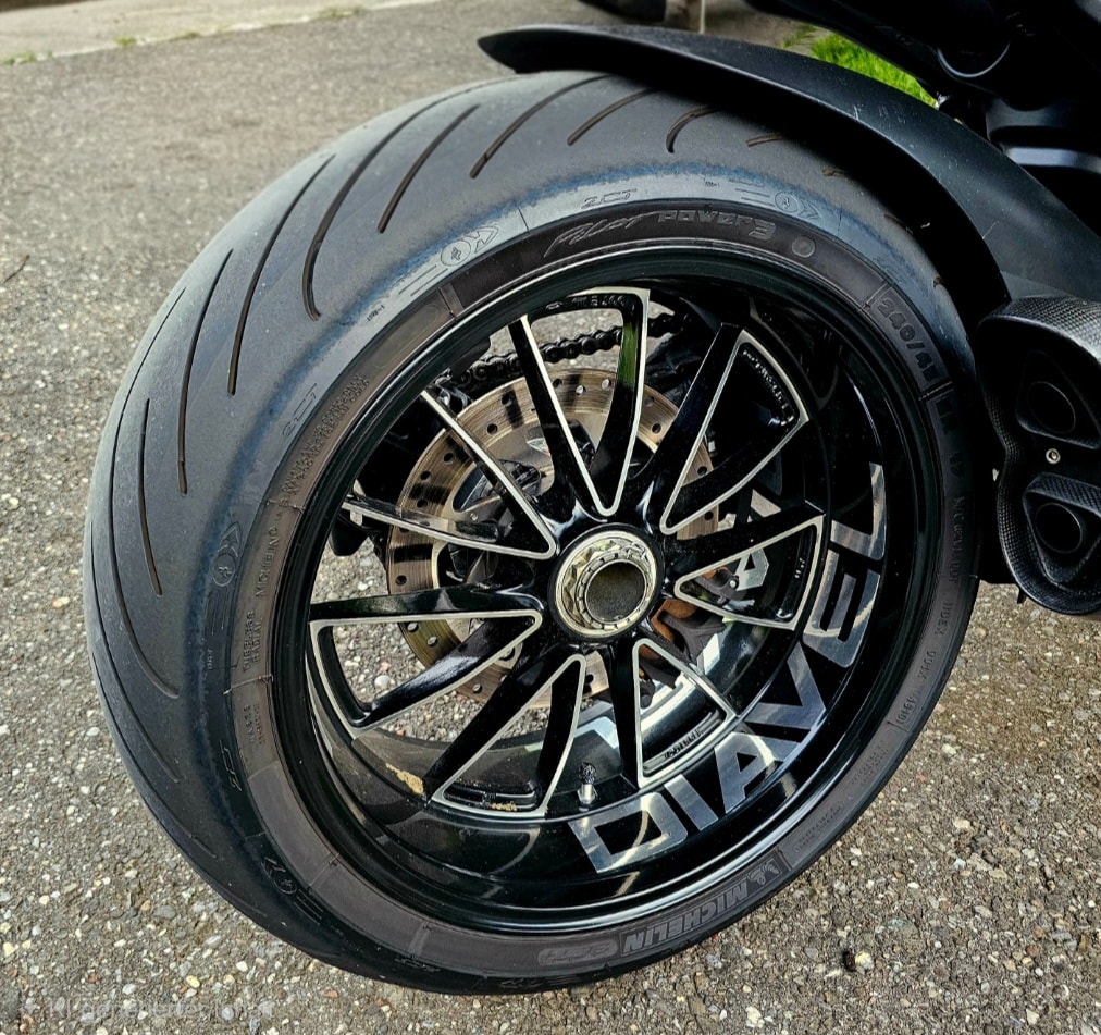 DUCATI DIAVEL 1200-image-3