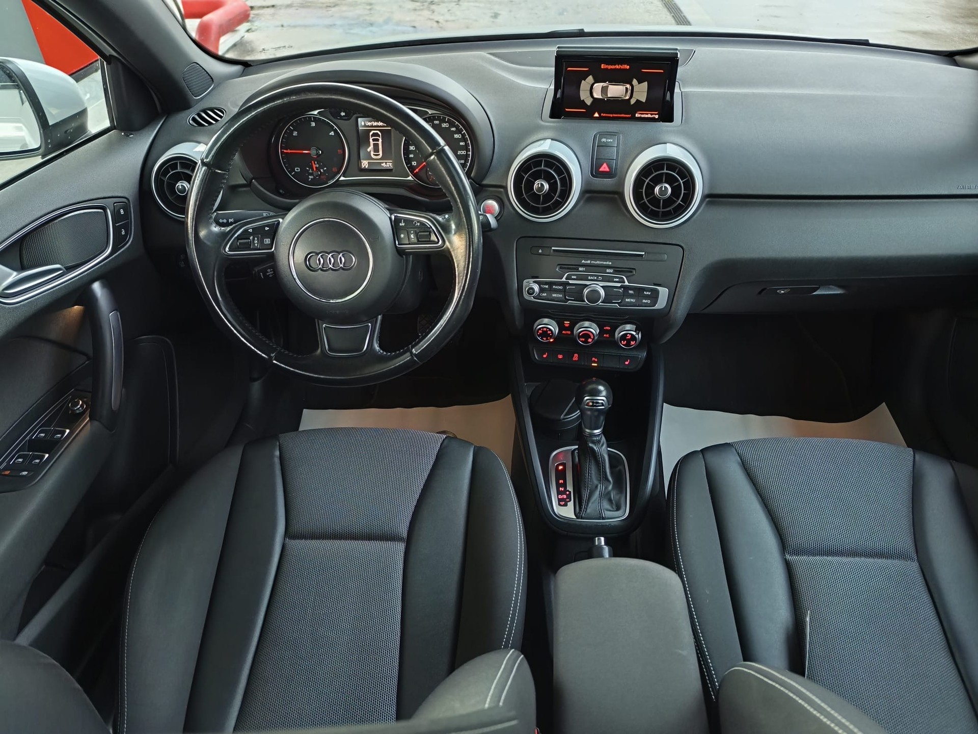 AUDI A1 Sportback 1.4 TDI Design S-tronic-image-11