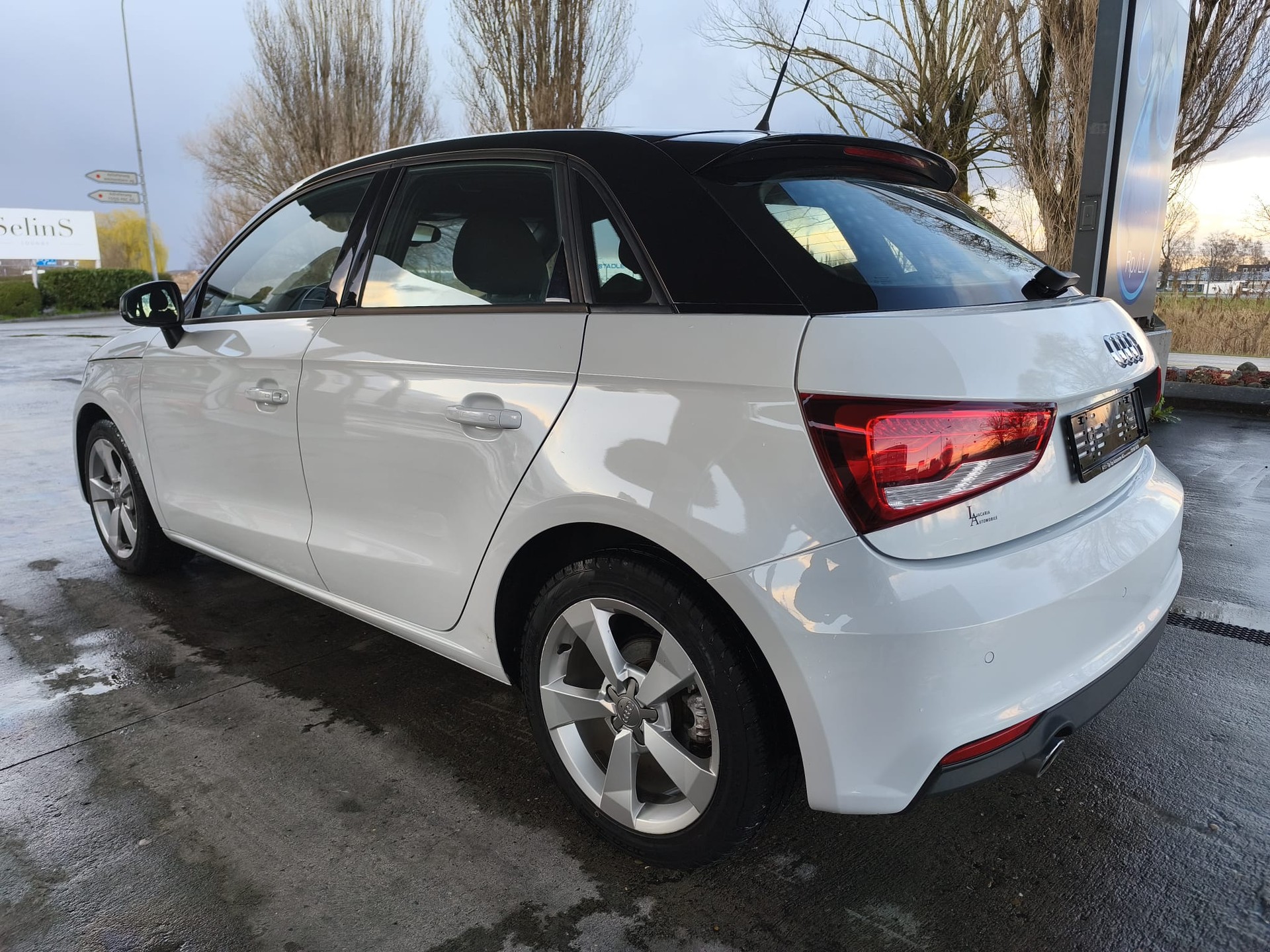 AUDI A1 Sportback 1.4 TDI Design S-tronic-image-2