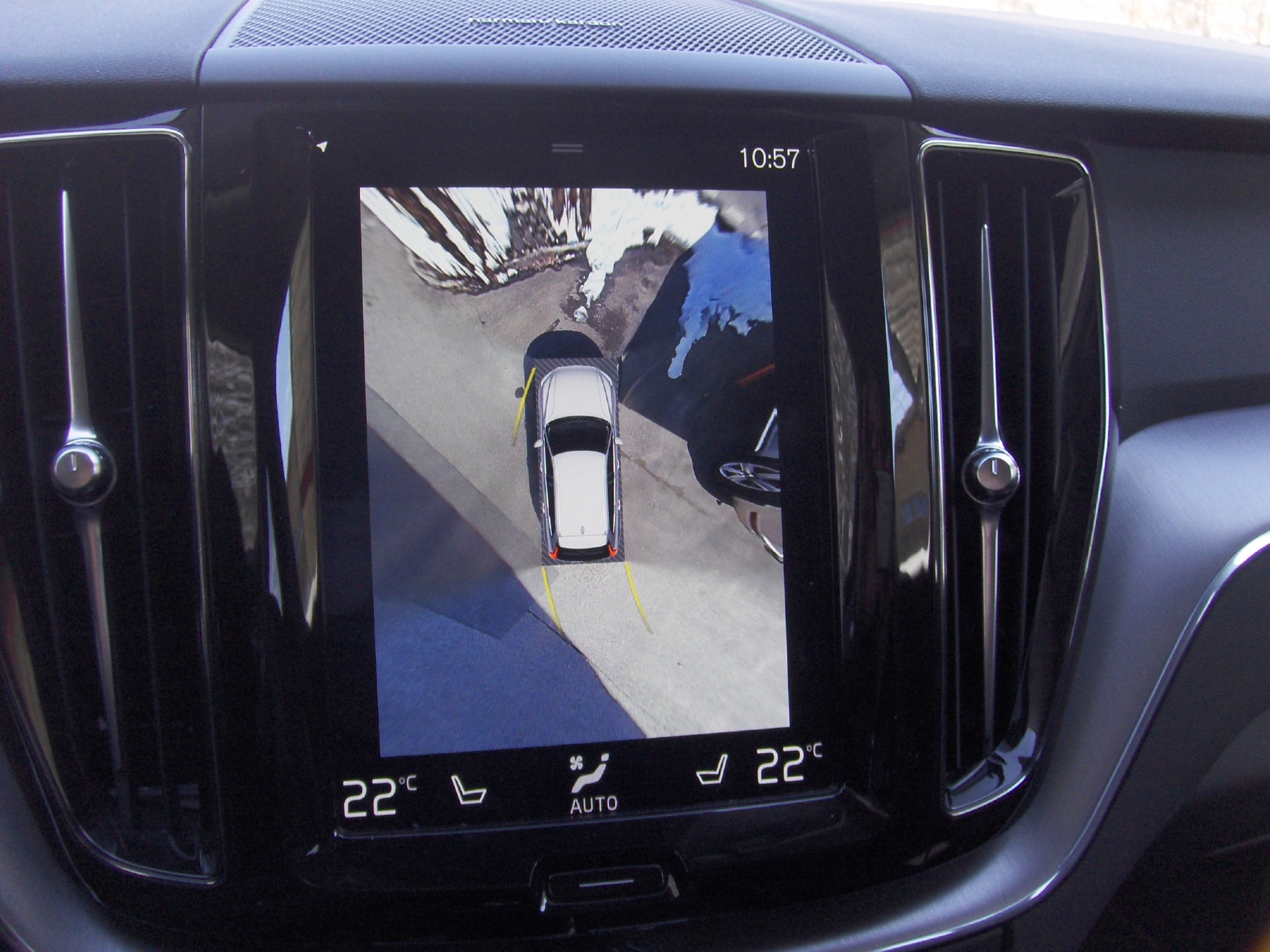 VOLVO XC60 B4 Diesel Mild Hybrid AWD Momentum Geartronic-image-15