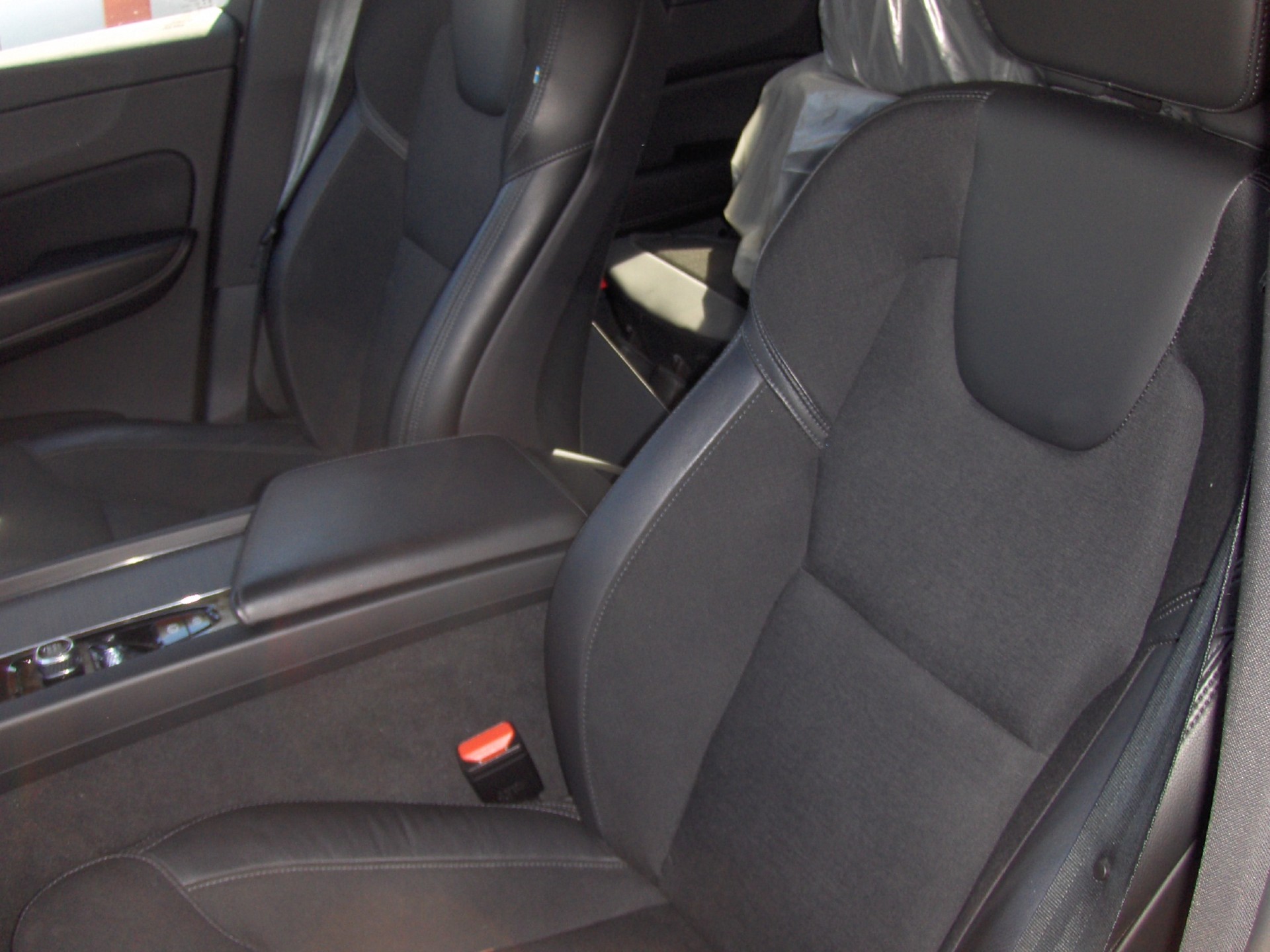 VOLVO XC60 B4 Diesel Mild Hybrid AWD Momentum Geartronic-image-13