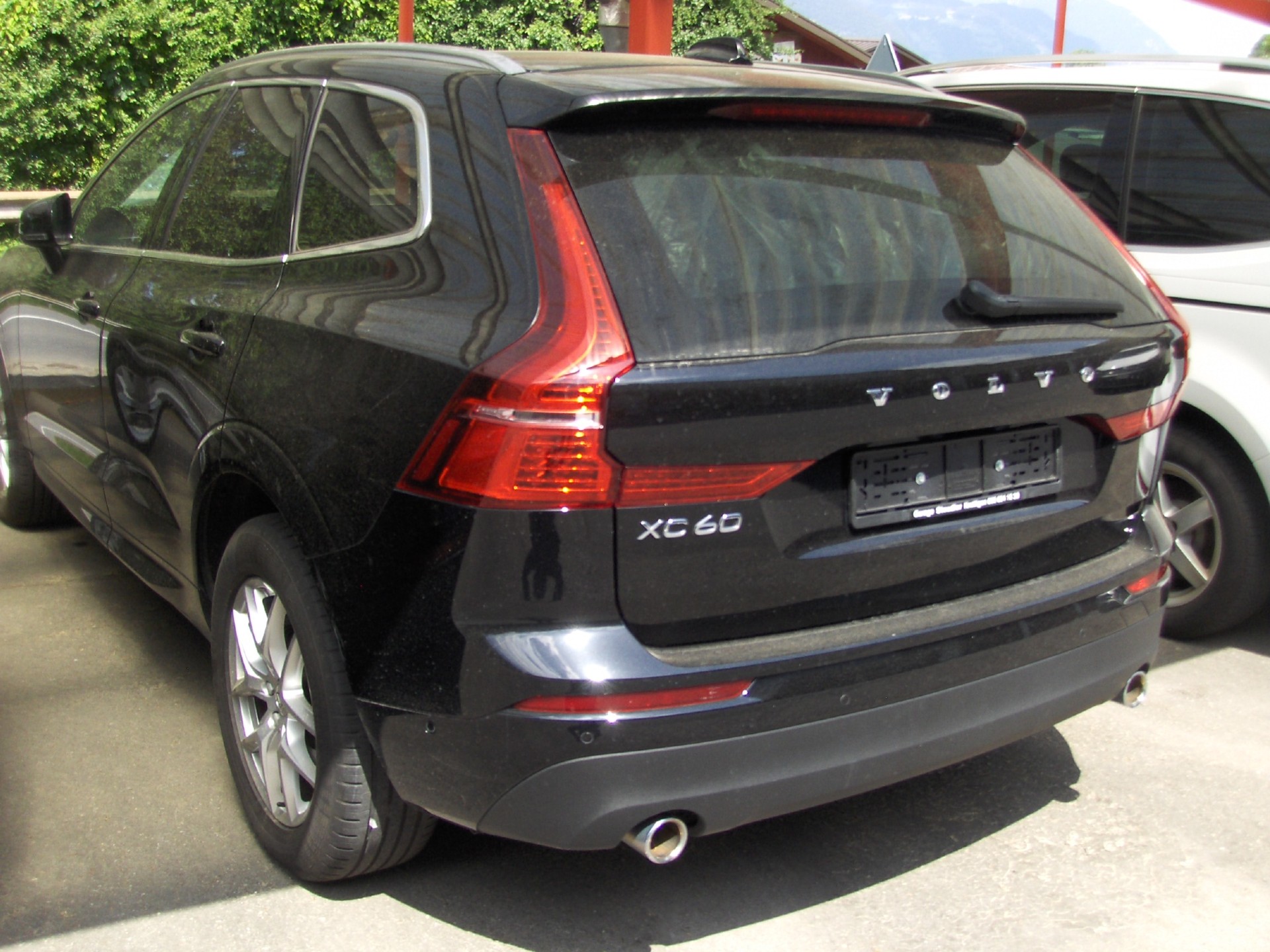 VOLVO XC60 B4 Diesel Mild Hybrid AWD Momentum Geartronic-image-3