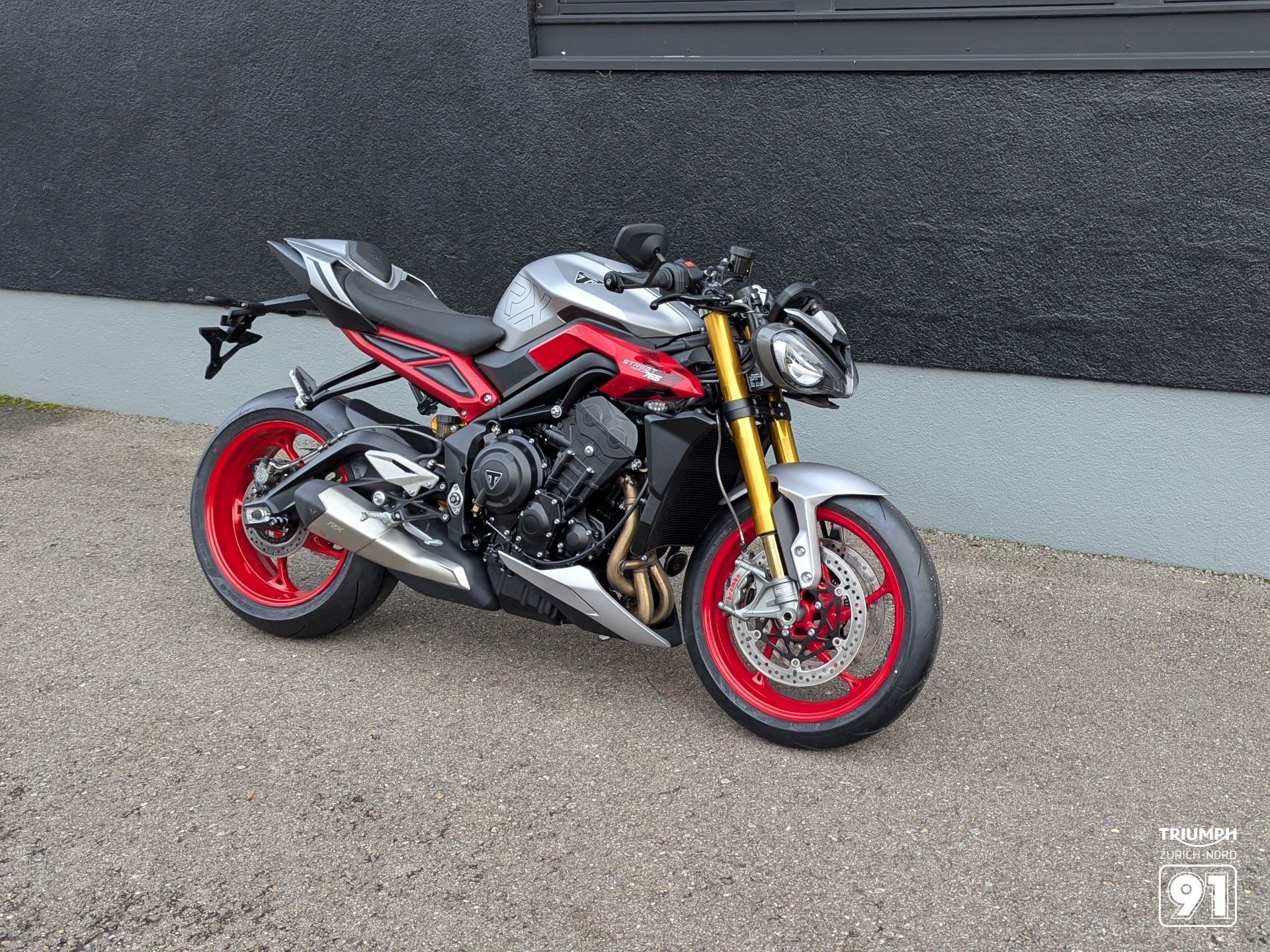 TRIUMPH Street Triple-image-1