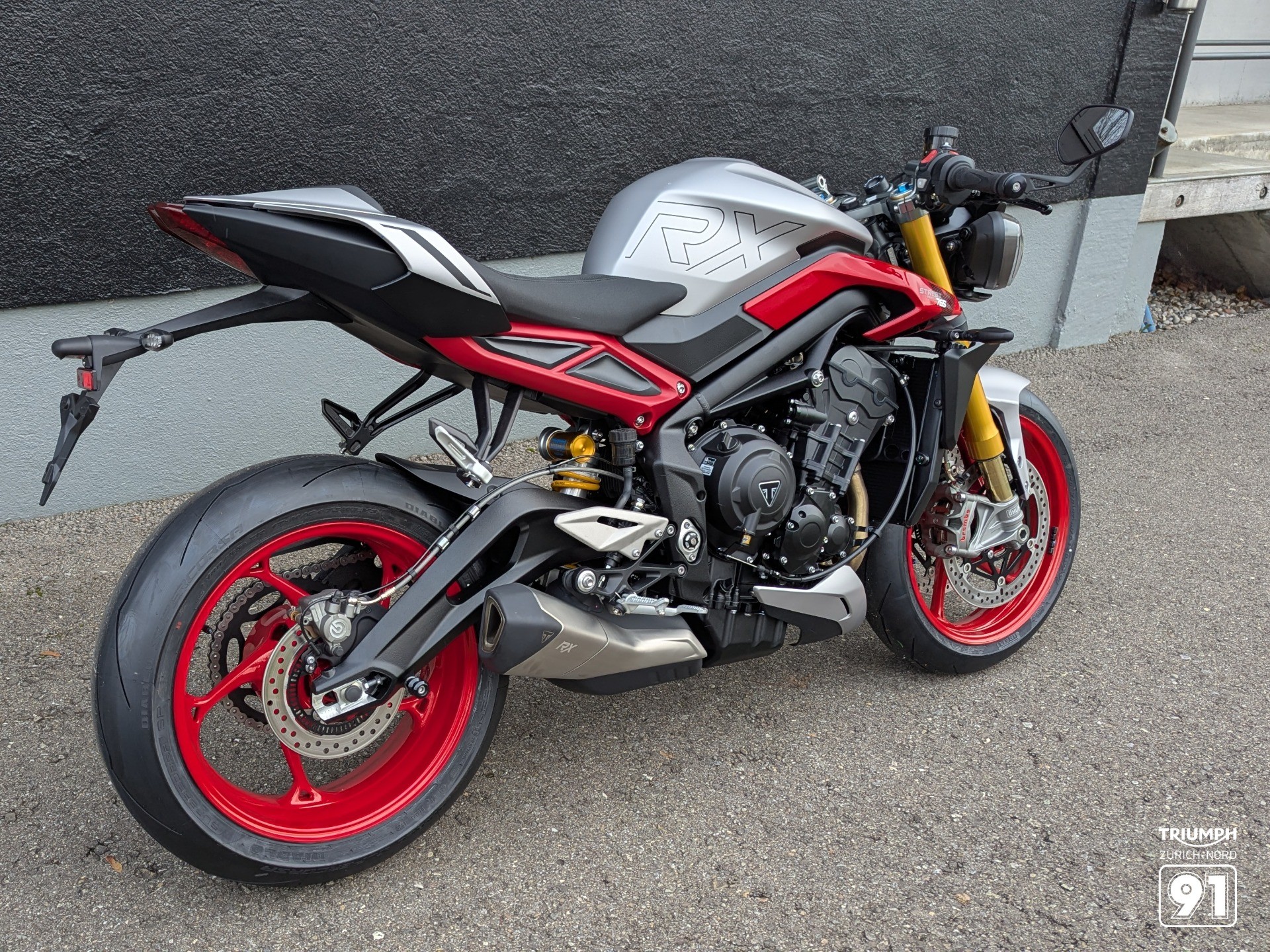 TRIUMPH Street Triple-image-2