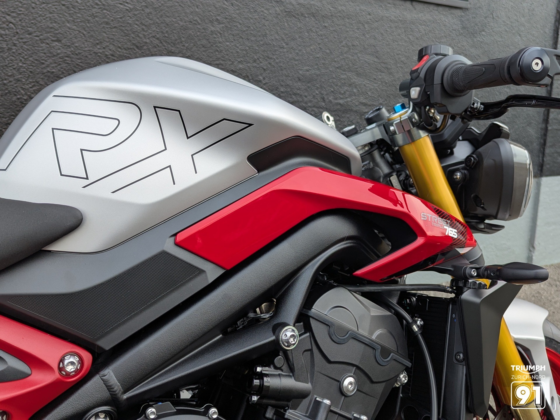 TRIUMPH Street Triple-image-3