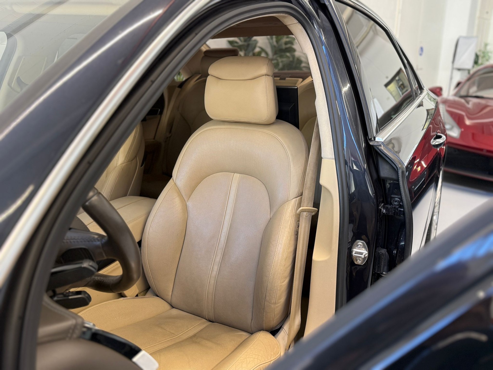 AUDI A8 L 6.3 FSI W12 quattro tiptronic-image-15