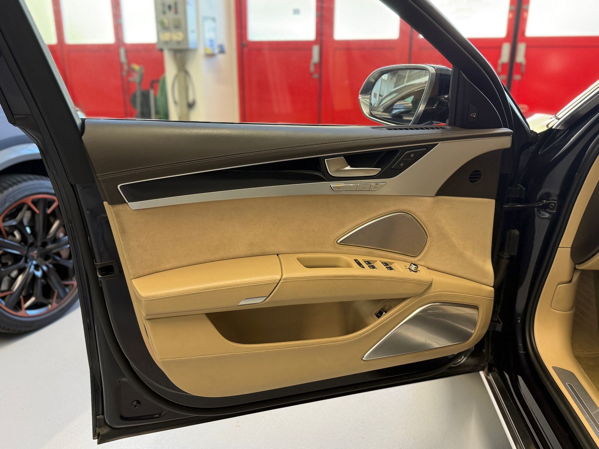 AUDI A8 L 6.3 FSI W12 quattro tiptronic-image-6