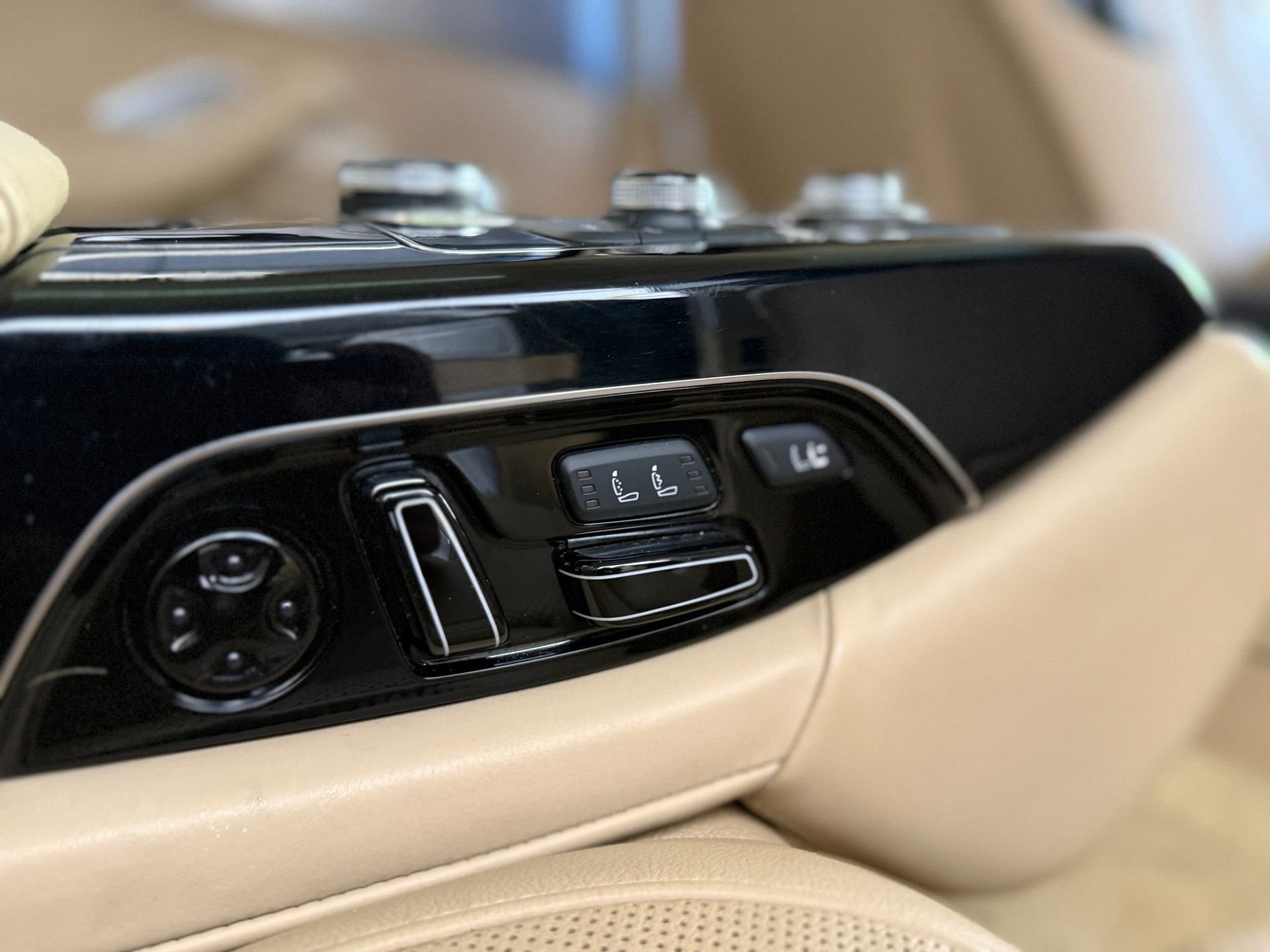 AUDI A8 L 6.3 FSI W12 quattro tiptronic-image-14