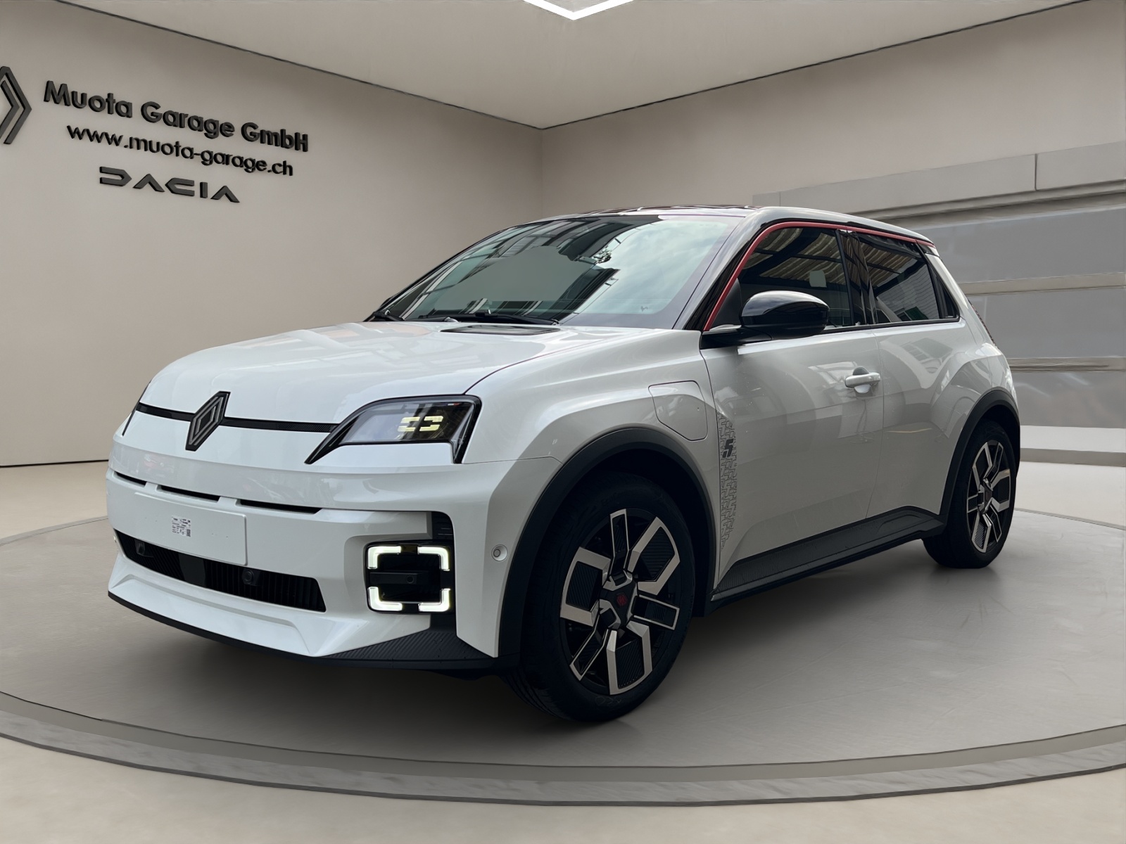 RENAULT R5 E-Tech Comfort Range techno-showroom-element-1