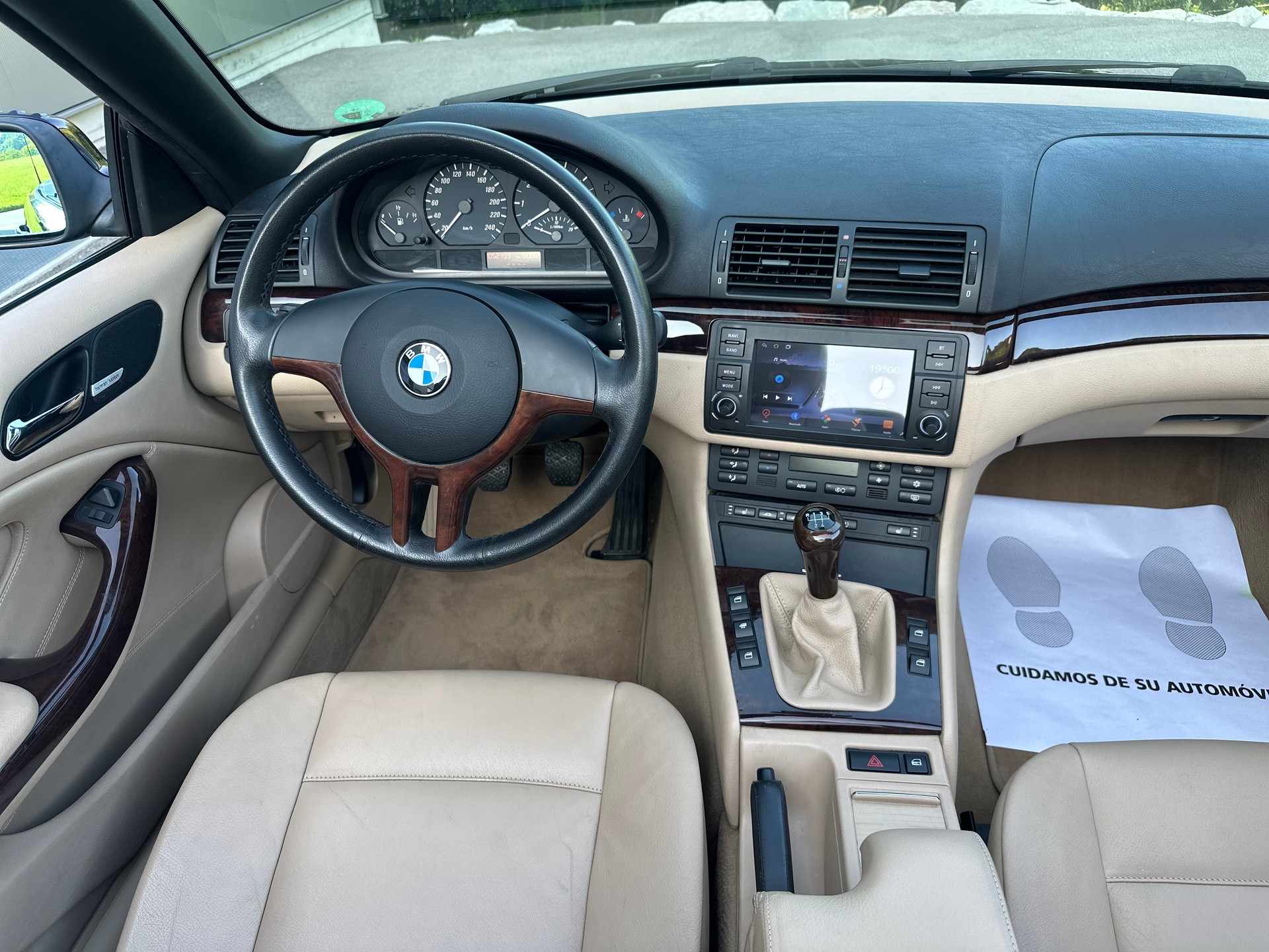 BMW 320Ci Cabriolet-image-12