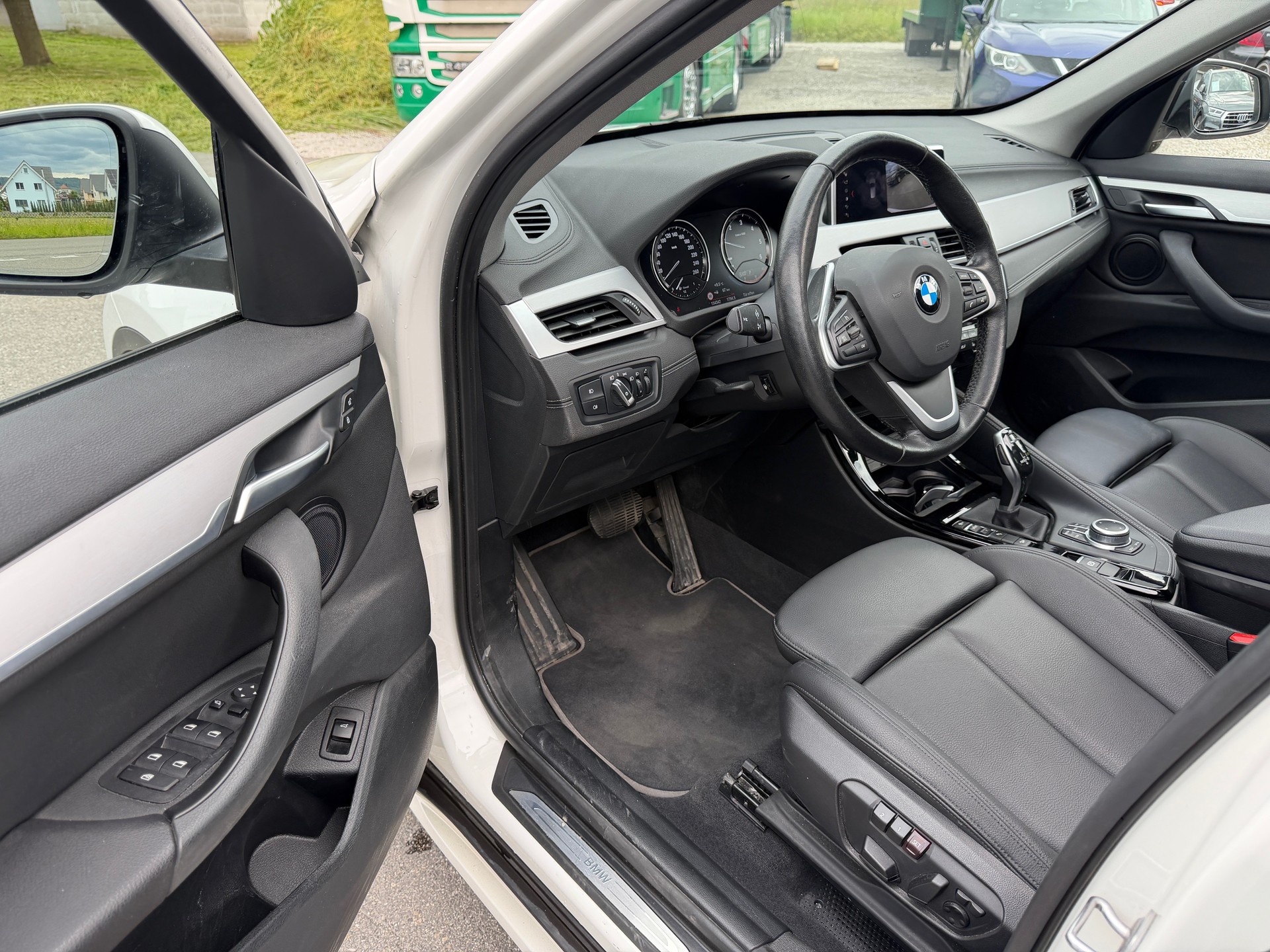 BMW X1 xDrive 18d xLine Steptronic-image-9