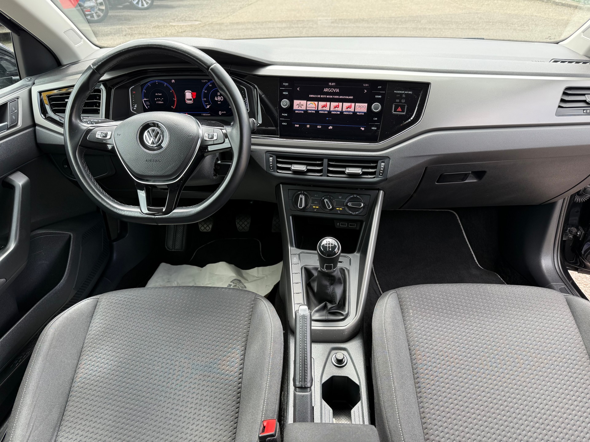 VW POLO-image-8