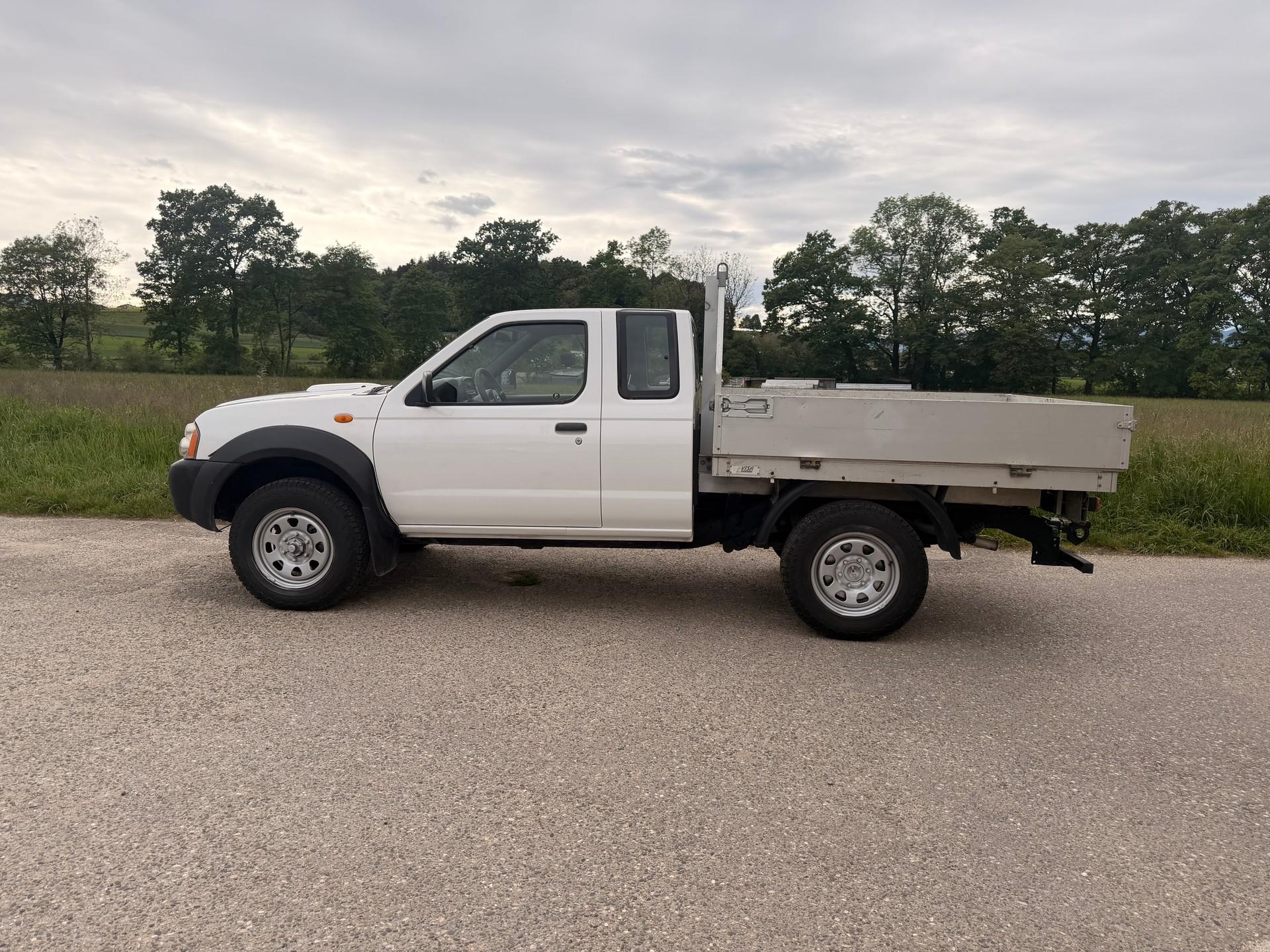 NISSAN King Cab Navara 2.5 Di 4x4