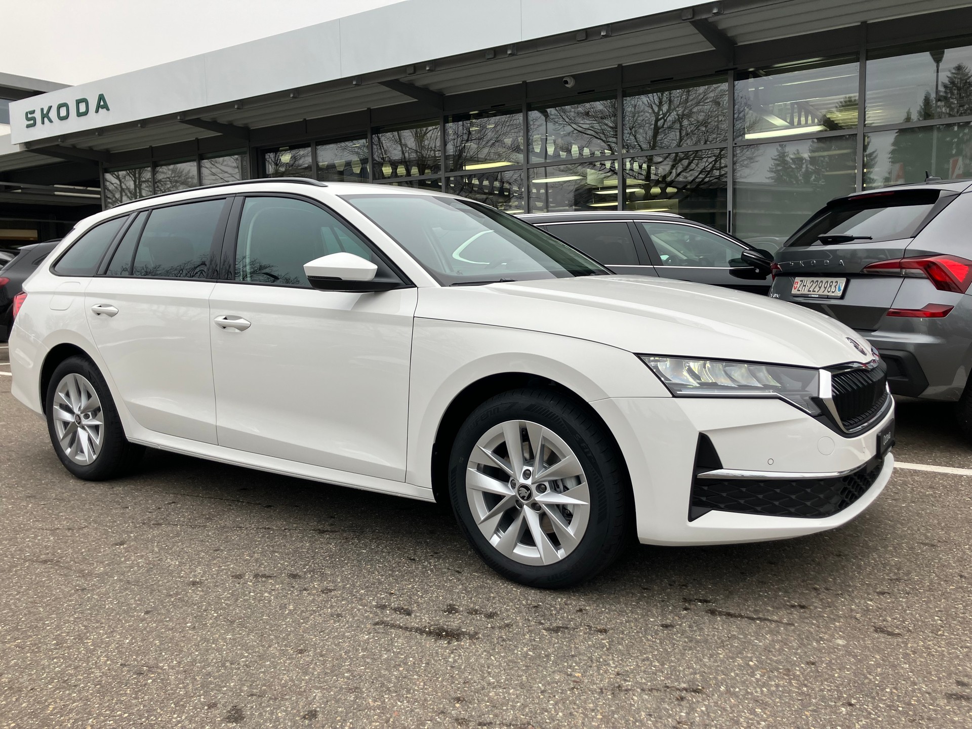 SKODA Octavia Combi 2.0 TSI DSG Selection 4x4-image-1