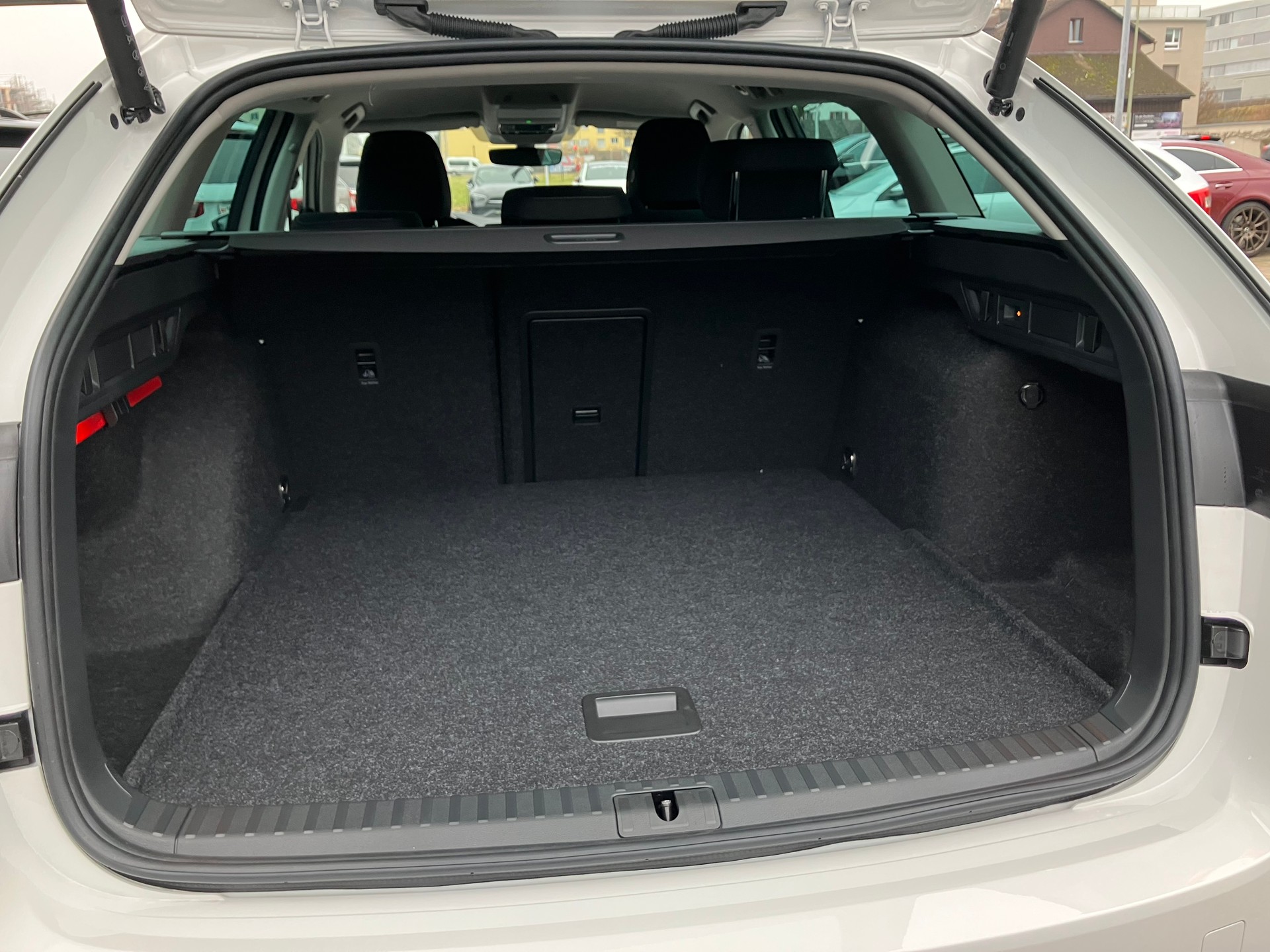 SKODA Octavia Combi 2.0 TSI DSG Selection 4x4-image-6