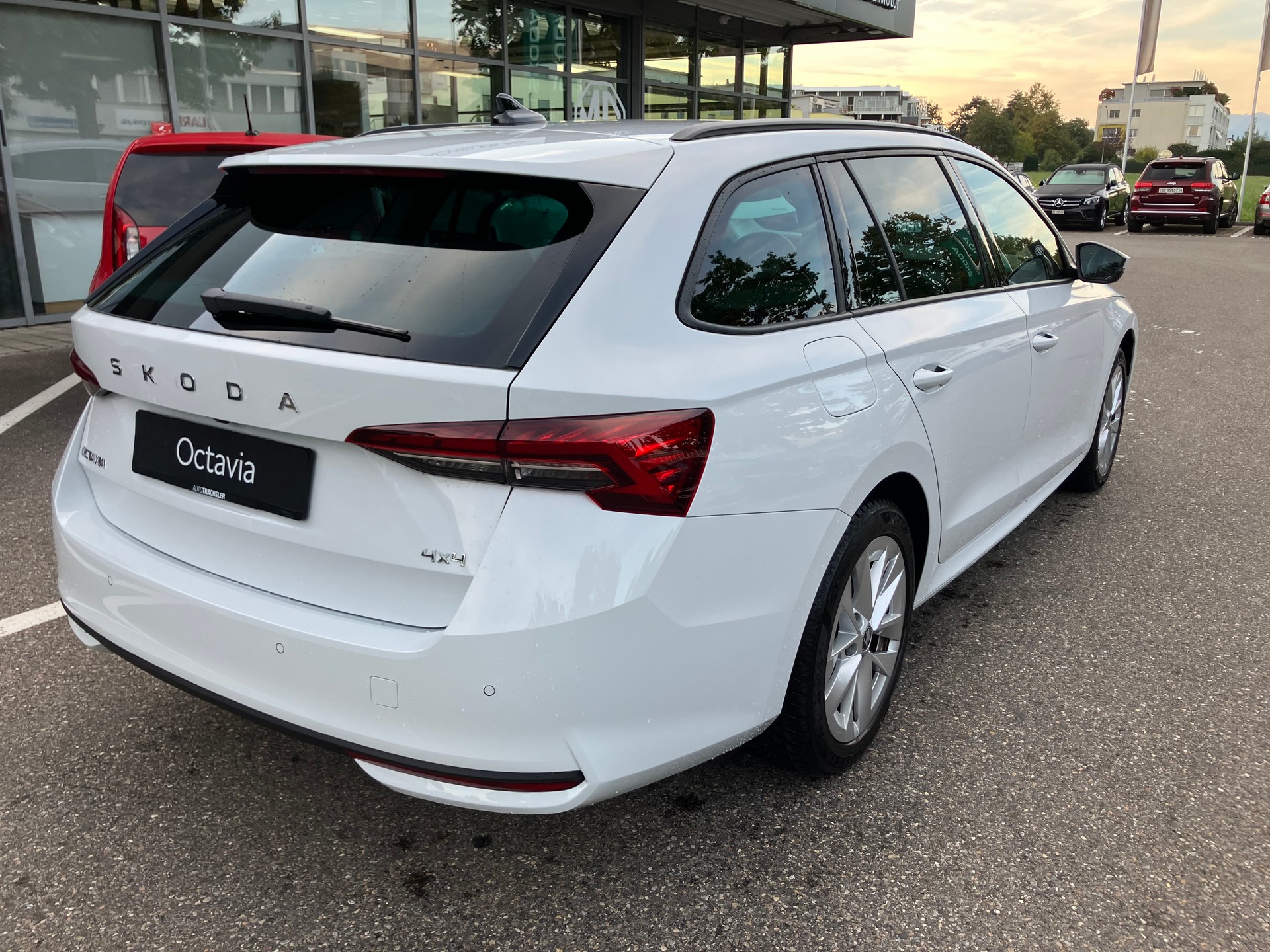 SKODA Octavia Combi 2.0 TSI DSG Selection 4x4-image-4