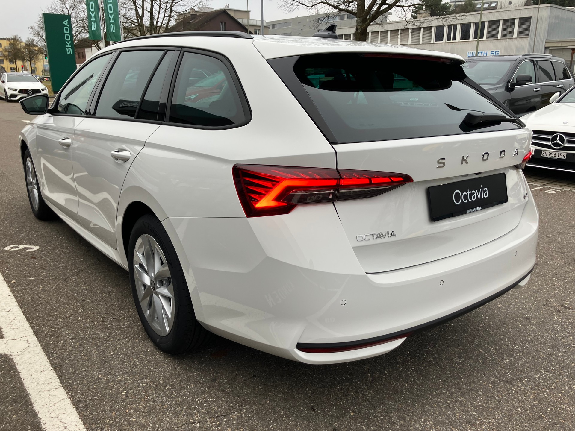 SKODA Octavia Combi 2.0 TSI DSG Selection 4x4-image-3