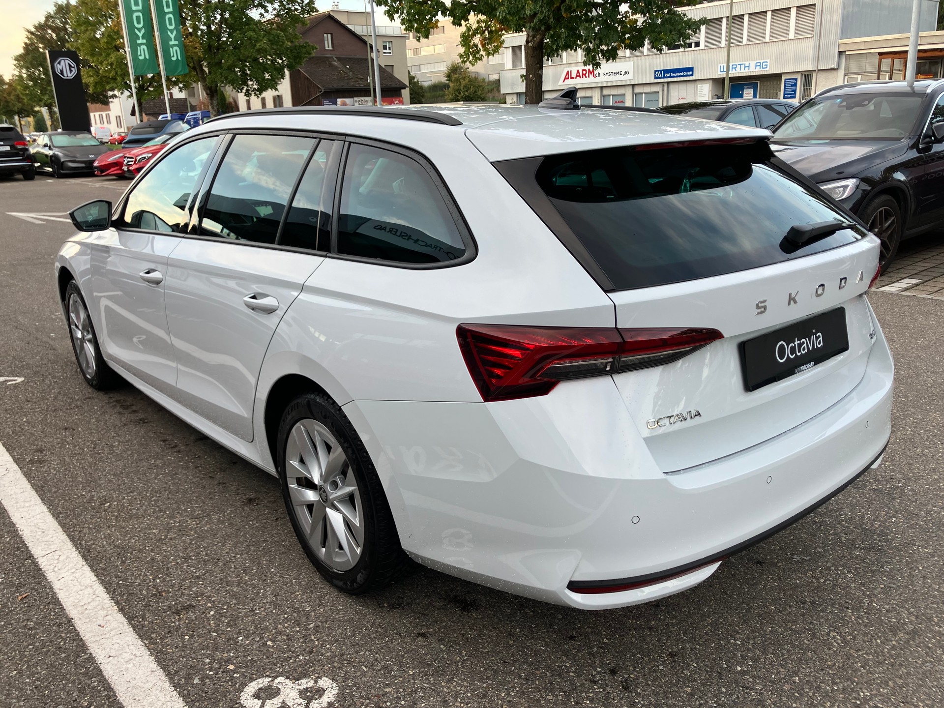 SKODA Octavia Combi 2.0 TSI DSG Selection 4x4-image-3