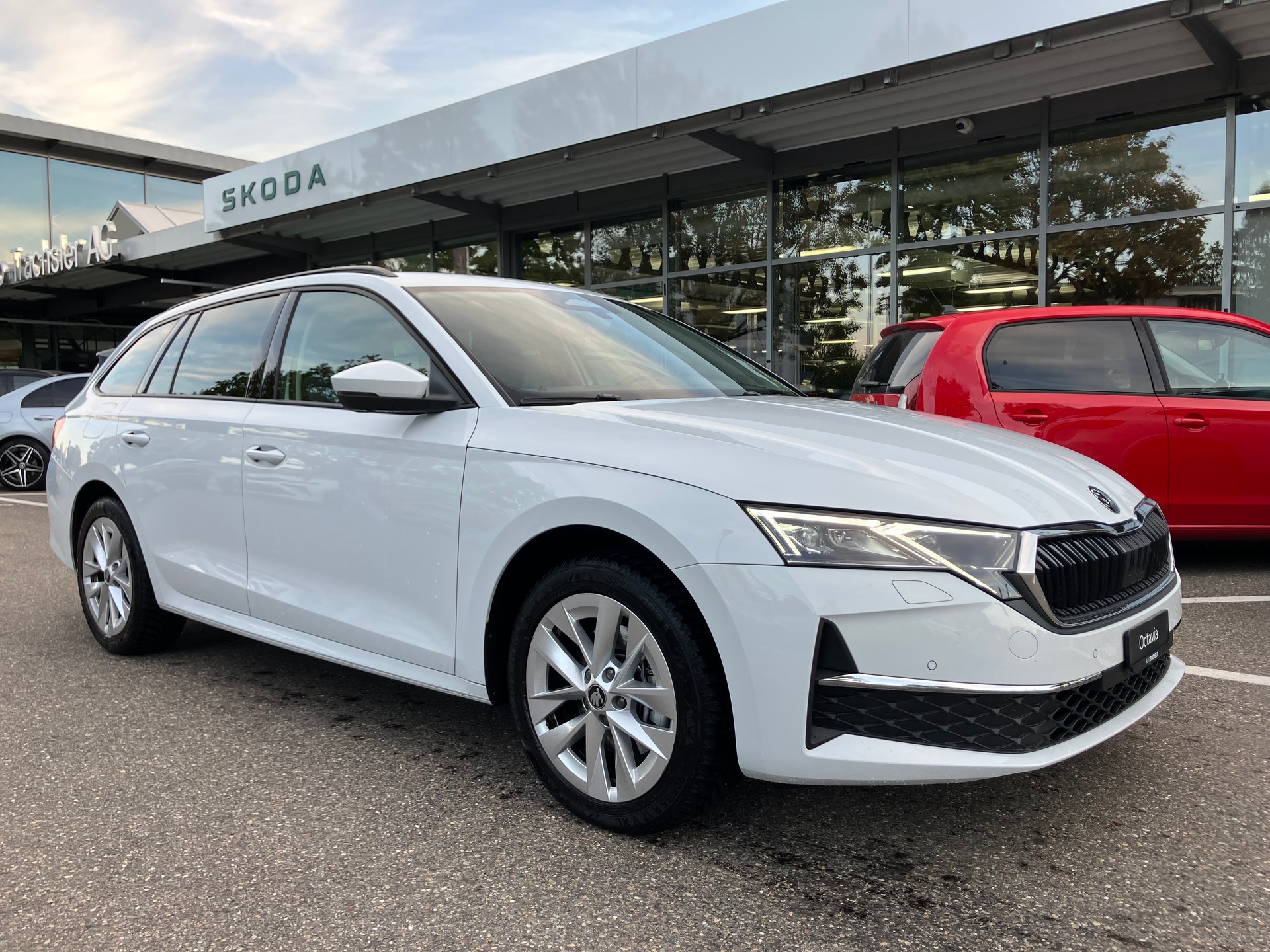 SKODA Octavia Combi 2.0 TSI DSG Selection 4x4-image-1