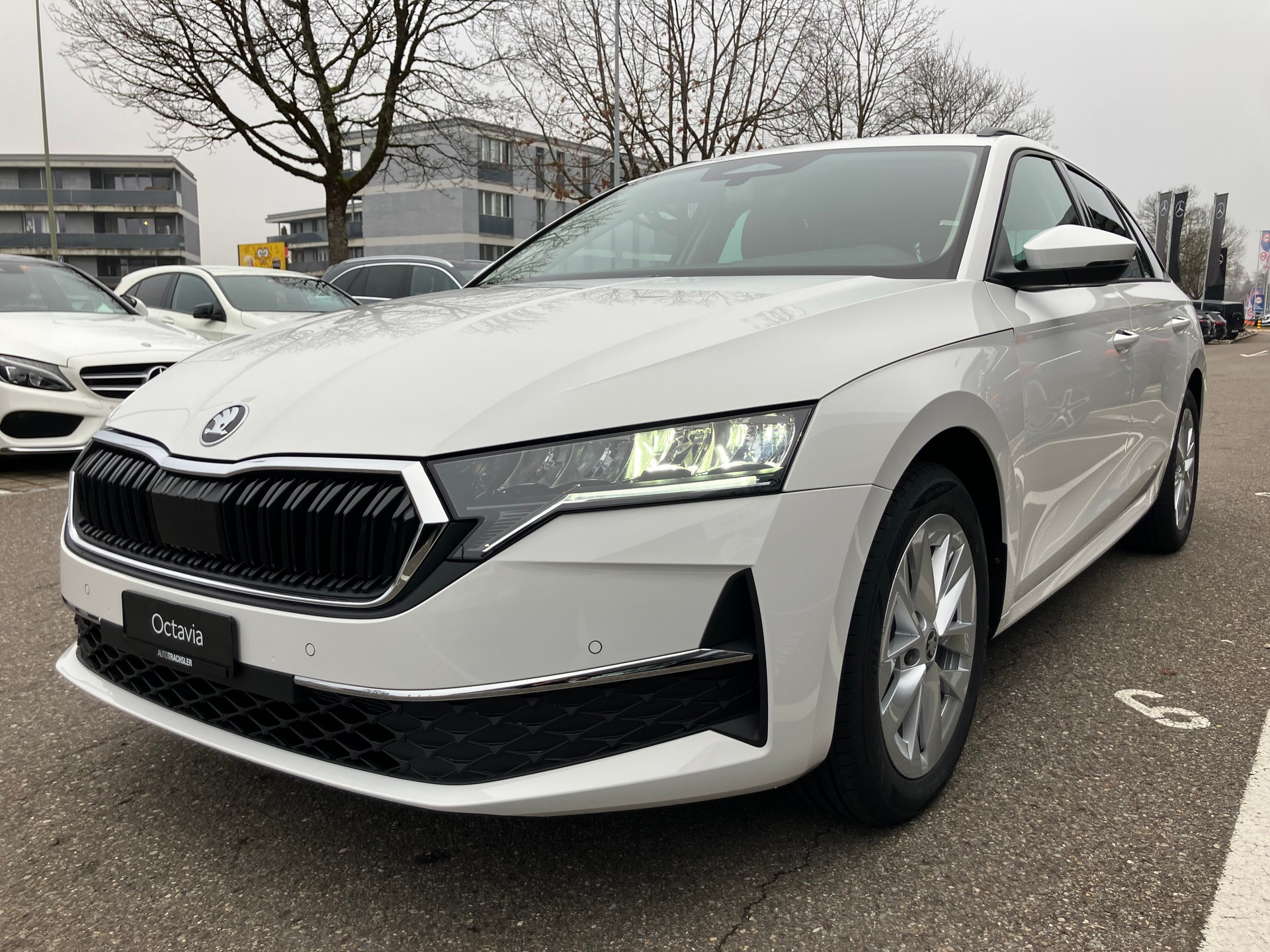 SKODA Octavia Combi 2.0 TSI DSG Selection 4x4-image-2